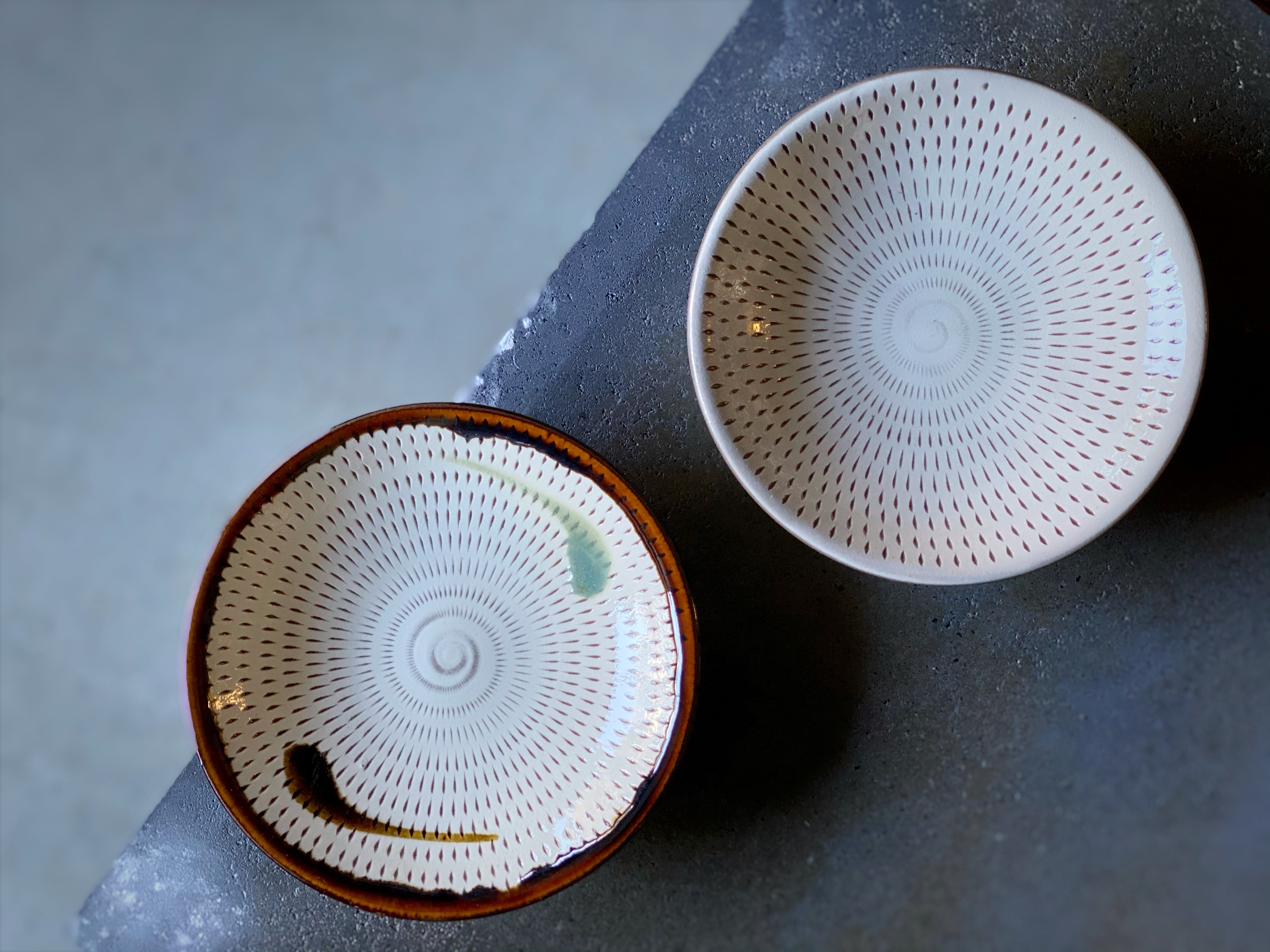 五寸皿 (飛鉋 / 飛鉋飴縁) 小石原焼 柳瀬窯 | Four Kilns 〜小石原焼と