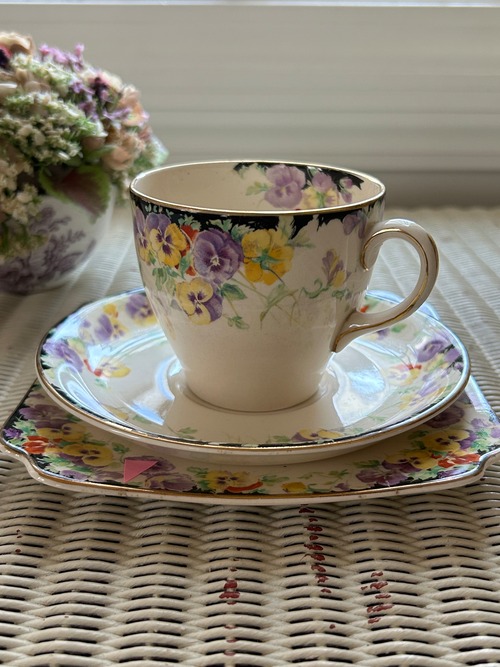英国アンティーク Royal Doulton ワイルド・パンジー トリオ  Wild Pansy ロイヤルドルトン アール・デコ