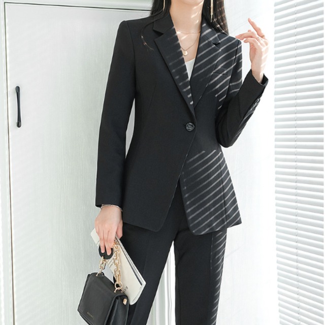 レディース 2点セット スーツ ジャケット パンツ 9分丈 長袖 袖あり 襟付き 角襟 ストレート ファスナー ポケット ハイウエスト 前開き ボタン 大人可愛い シンプル 上品 おしゃれ かっこいい こなれ感 クール フォーマル 都会的 無地 春 秋 冬 会議 ミーティング プレゼン 20代 30代 40代 オフィス ビジネス OL 通勤 就活 コーデ 美脚 脚長 プチプラ 定番 S M L XL 2XL 3XL 黒 ブラック グレー ベーシックカラー 大人カラー 秋カラー カラバリ 灰色