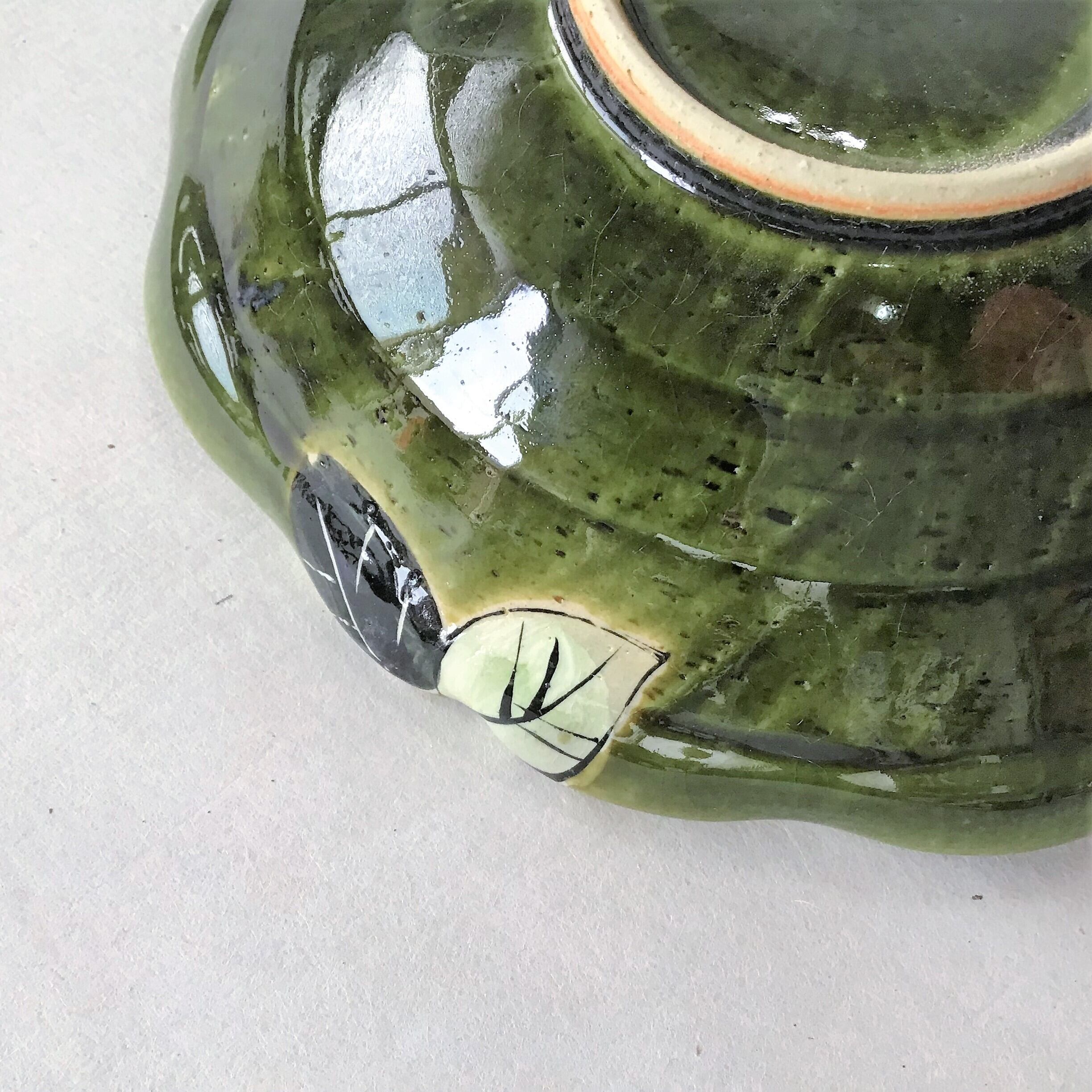 たわみ鉢 織部黒椿 L