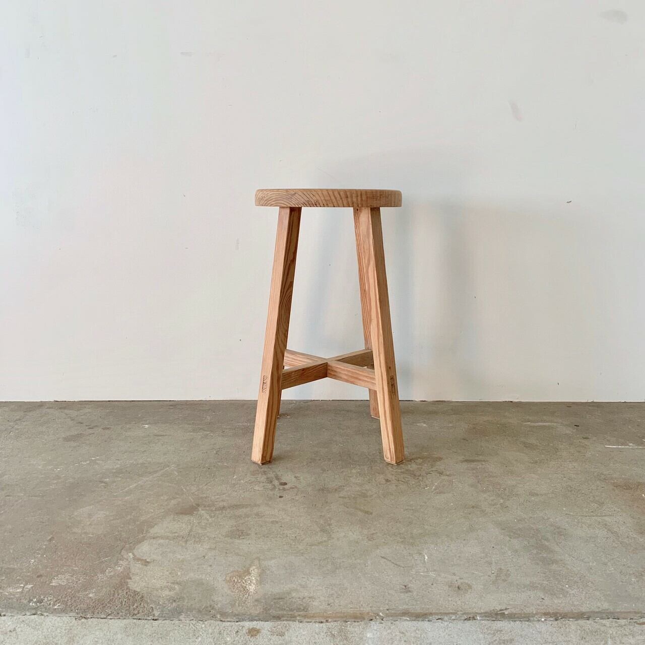 木のスツール　丸椅子