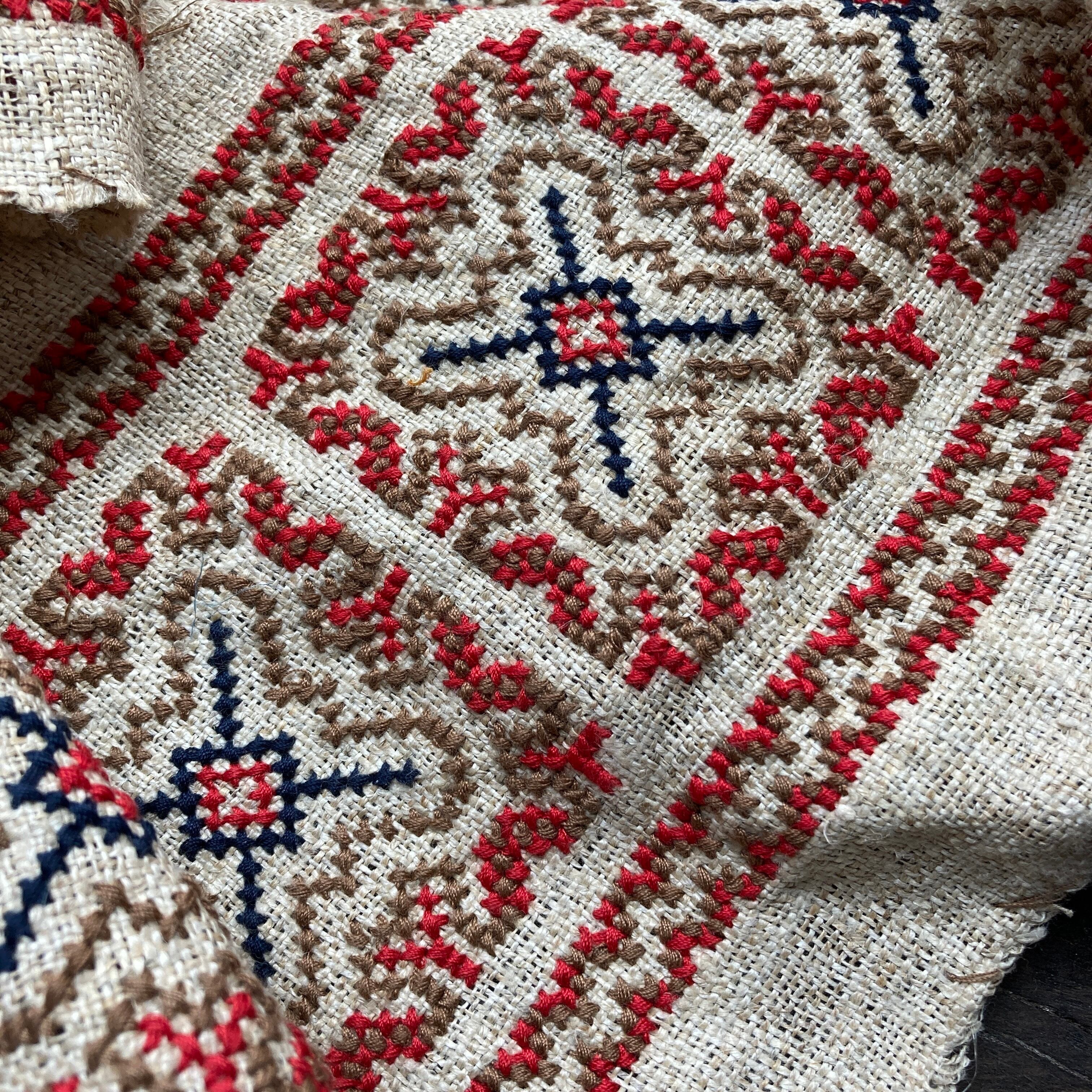 【ビンテージ】刺繍布 太陽崇拝 ベトナム少数民族 コットン 手刺繍 N5】 VIETNAM ベトナム 刺繍布(モン族) 100cm | ビンテージ雑貨 家と外で