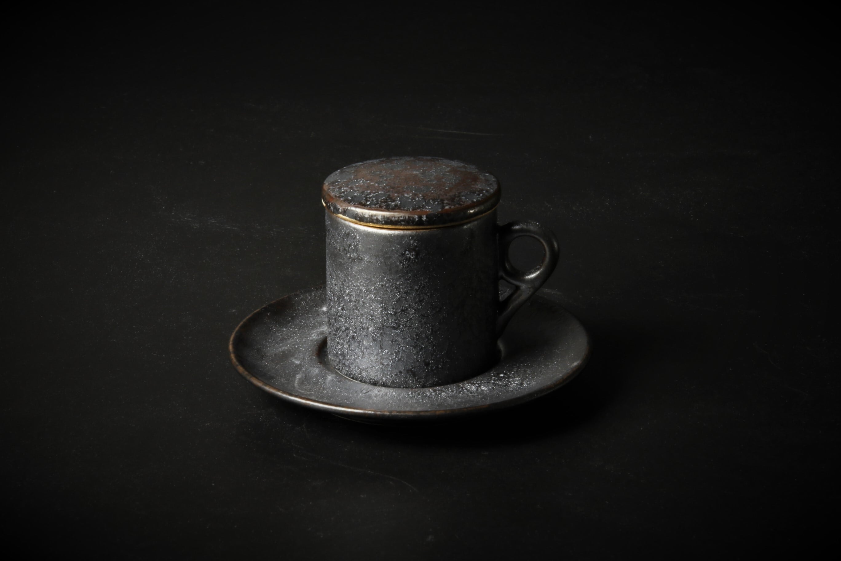 陶器 蓋付きカップとソーサー 77fba114ad3eed94f627cec16999ba