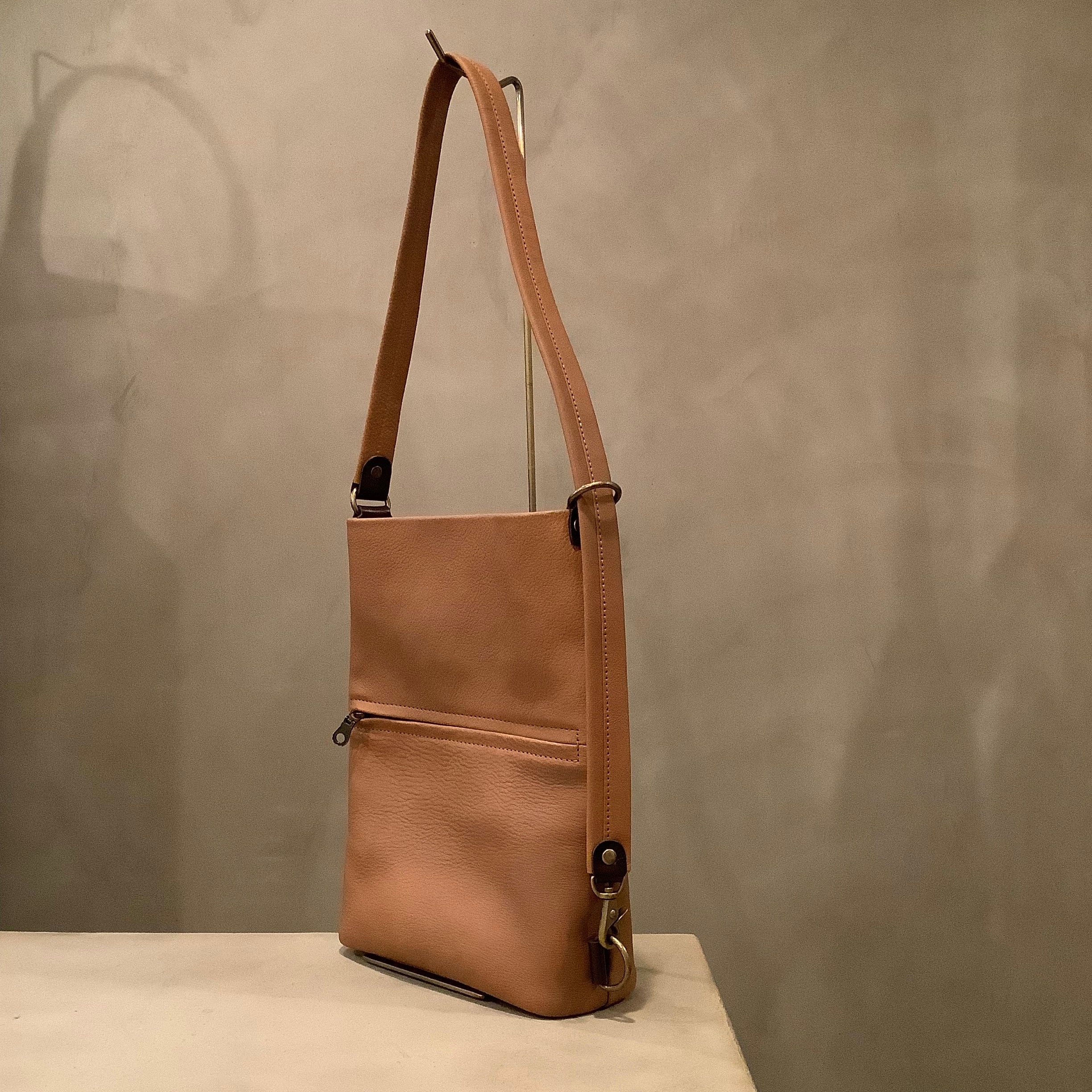 ファッション 通販激安 LESS レス 編み込みレザー大容量トートバッグ 