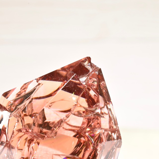 シエラネバダ産 アンダラクリスタル ポイント 虹色に煌めく ダスティピンク