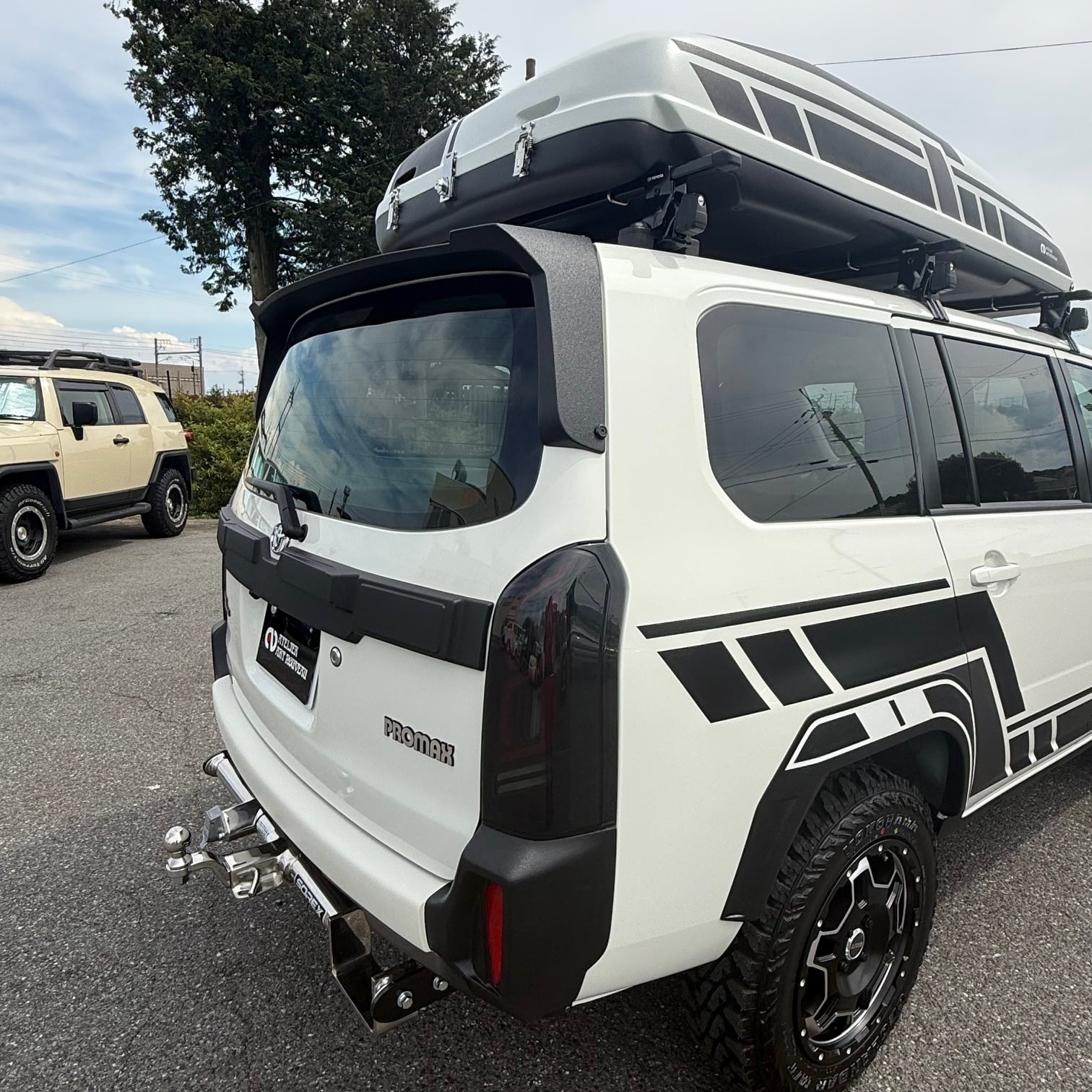 プロボックス専用 テールゲートガーニッシュ 黒 ラプターライナー塗装