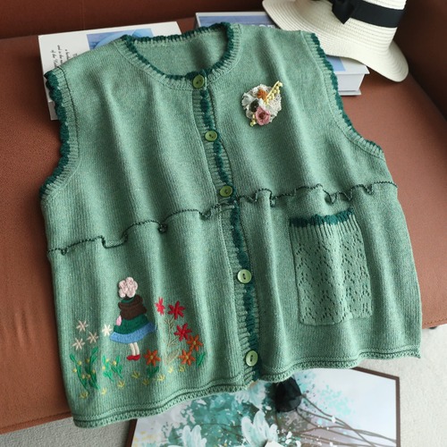 2色／デザイン刺繍ニットベスト ・12322