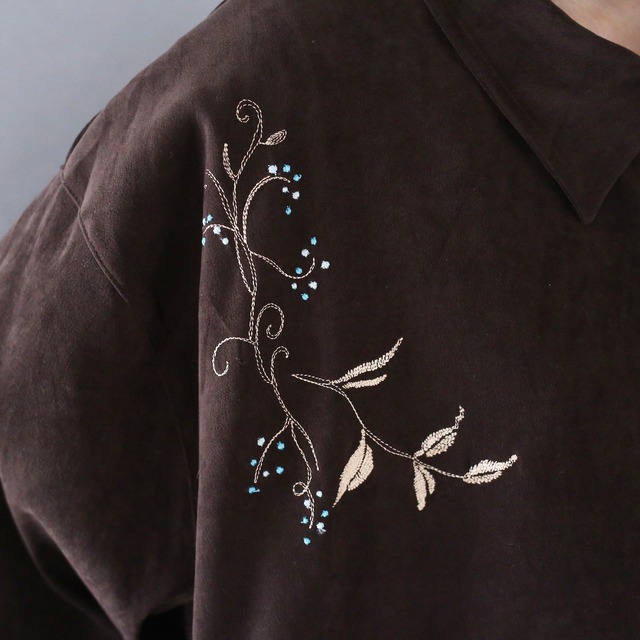 "刺繍×花" asymmetry design over silhouette fake suede shirt
