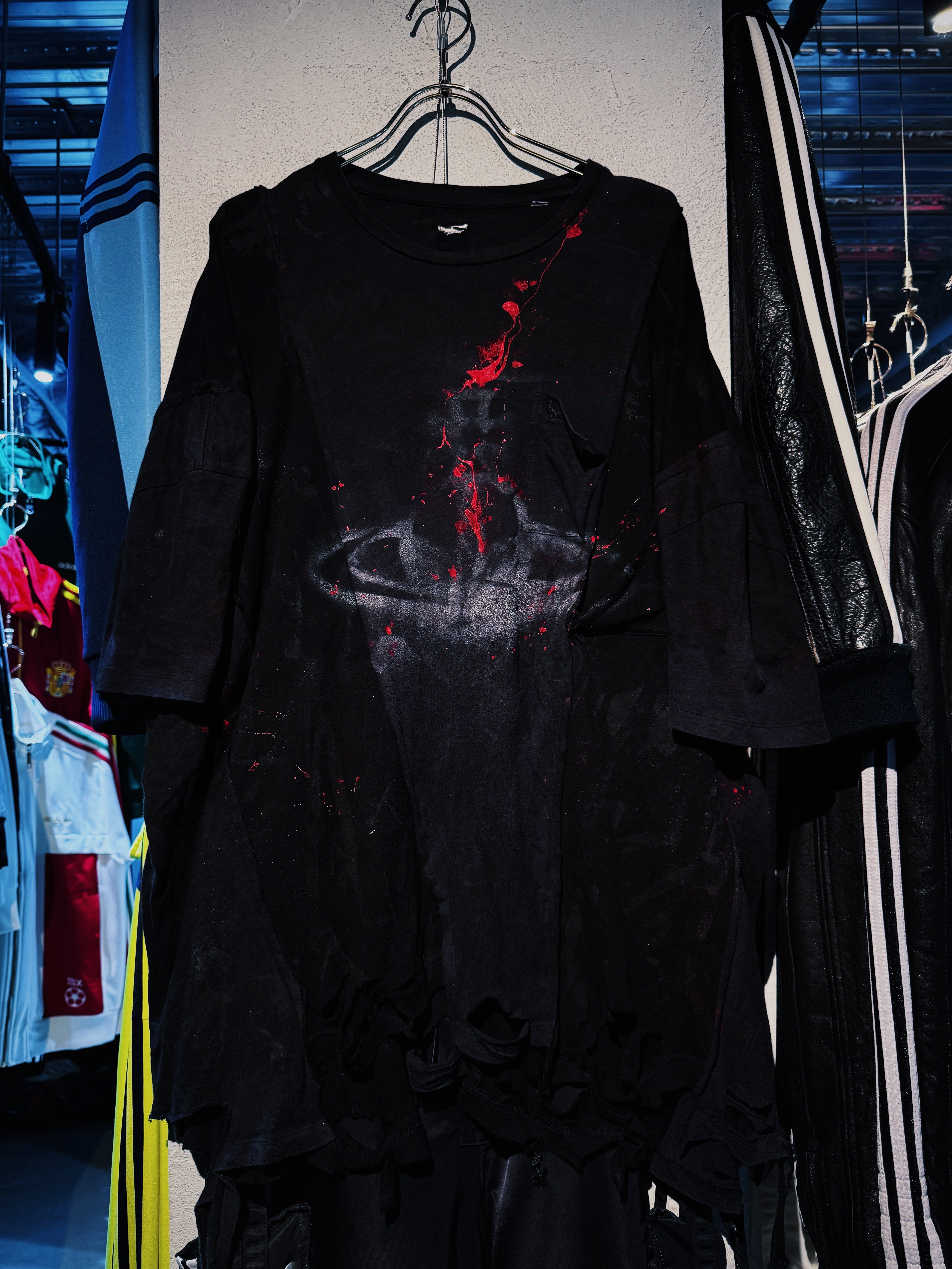 "vivid notes"The Anarchist's Layered Orbit black T-shirt