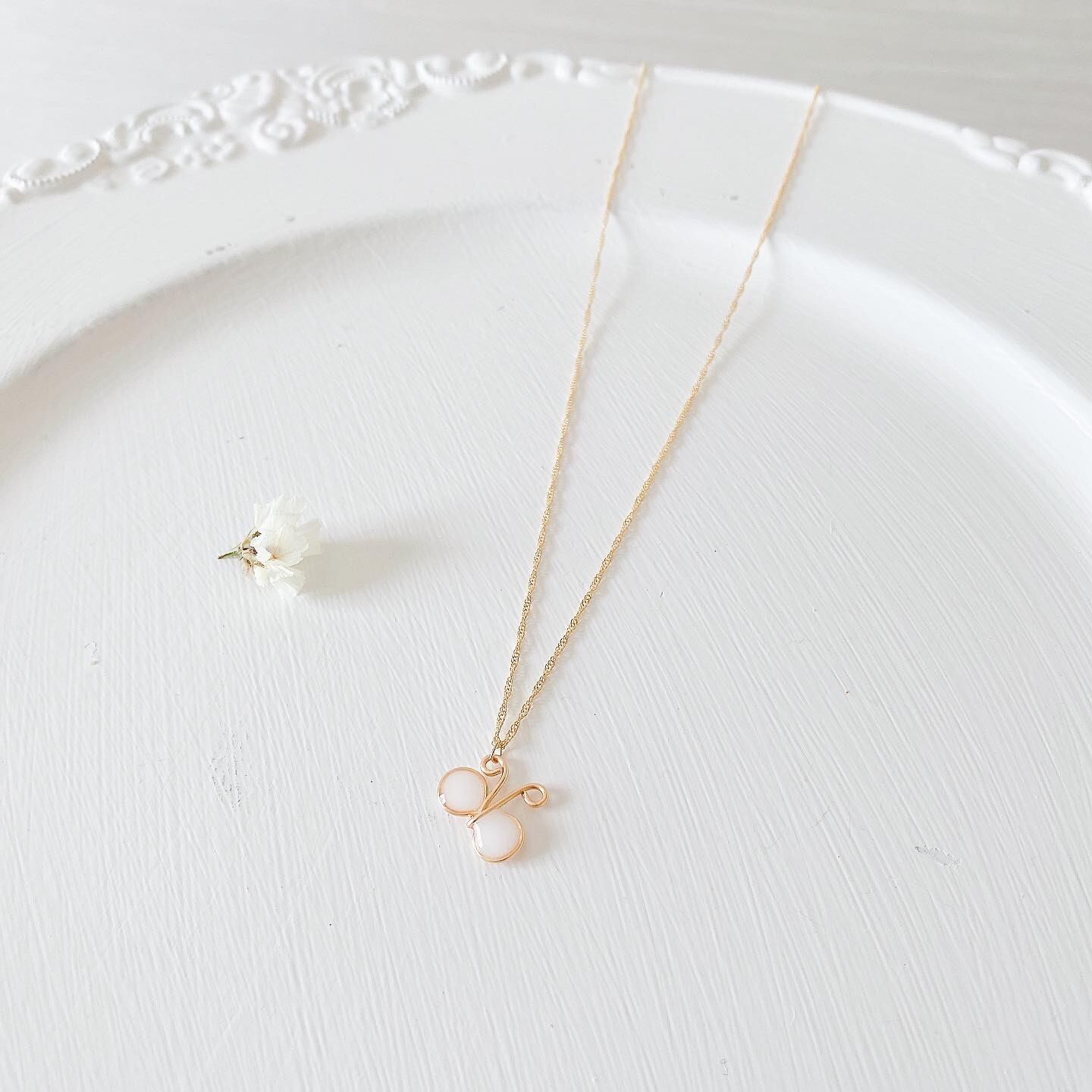 ちっちゃなモンシロチョウ .*ネックレス