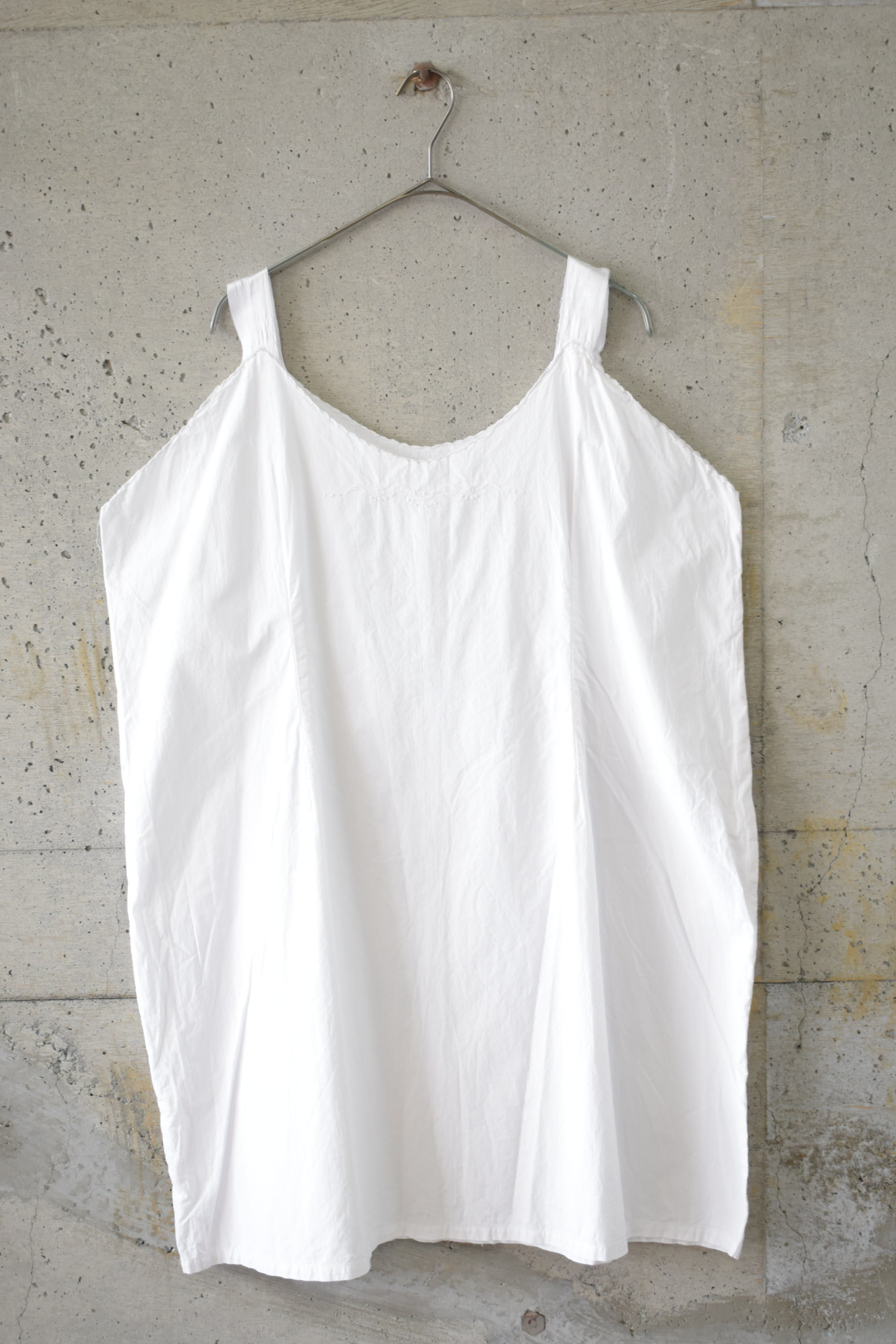 Loose-fitting camisole dress