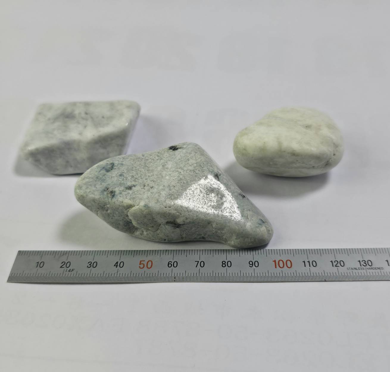 入コン沢管玉:糸魚川翡翠 KD0177 | 糸魚川翡翠工芸家 赤羽可行BASE