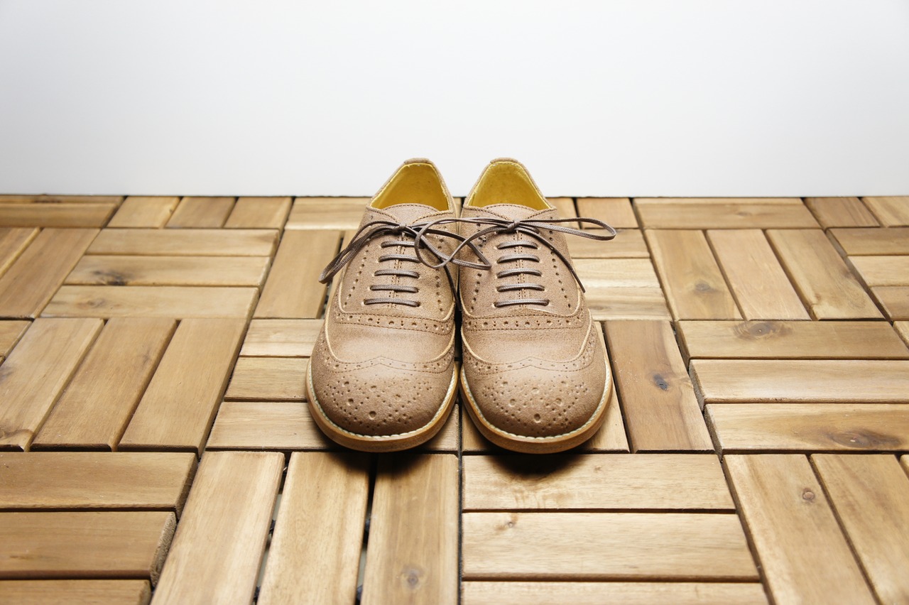 FULL BROGUE SHOES with KILTIE TONGUE (WAXED SUEDE)