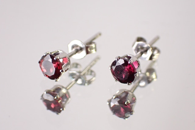 ロードライトガーネットピアス　約0.4ct　[D9-40]