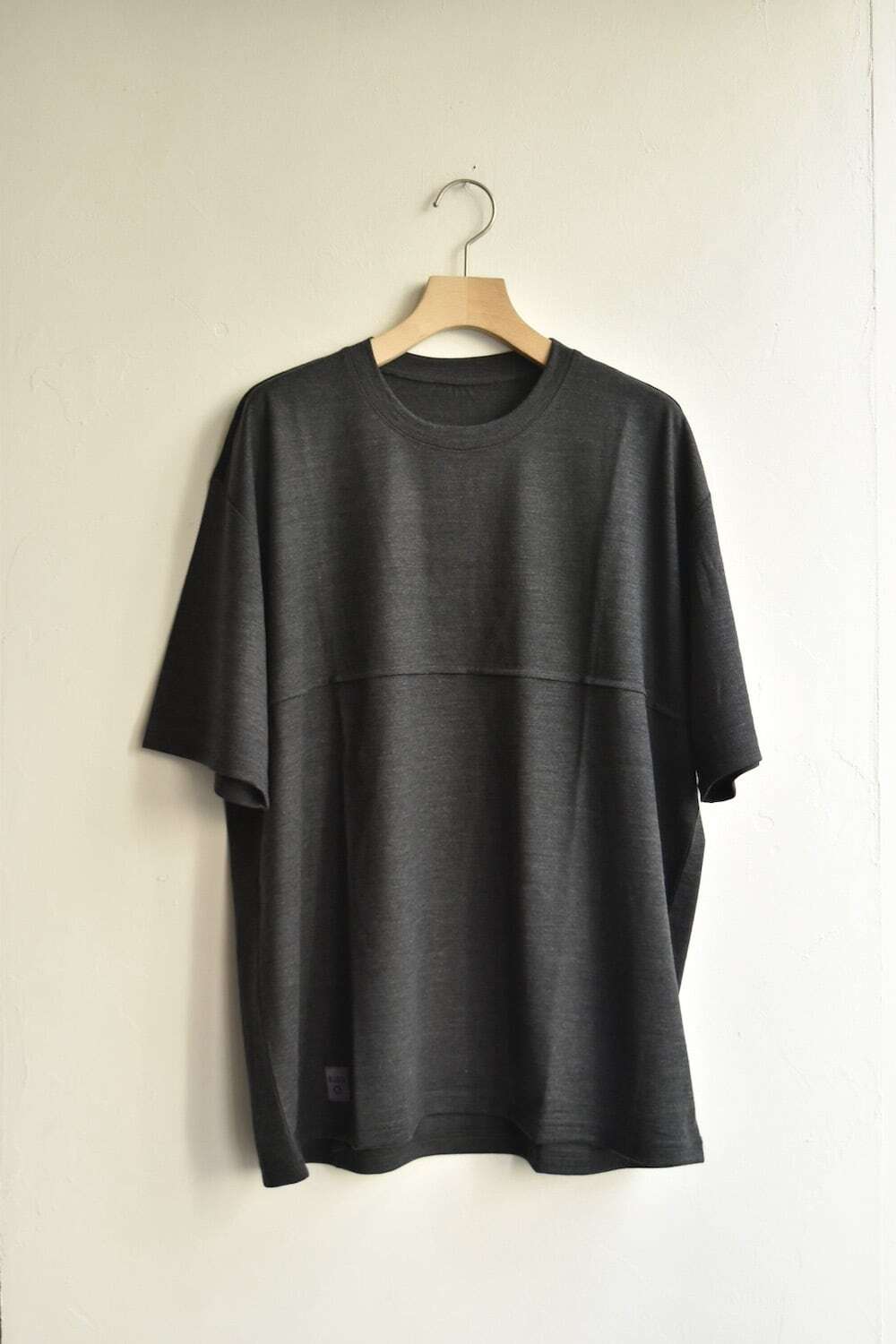 BUDO(ブドー) Merino Wool Short Sleeve charcoal top gray | play