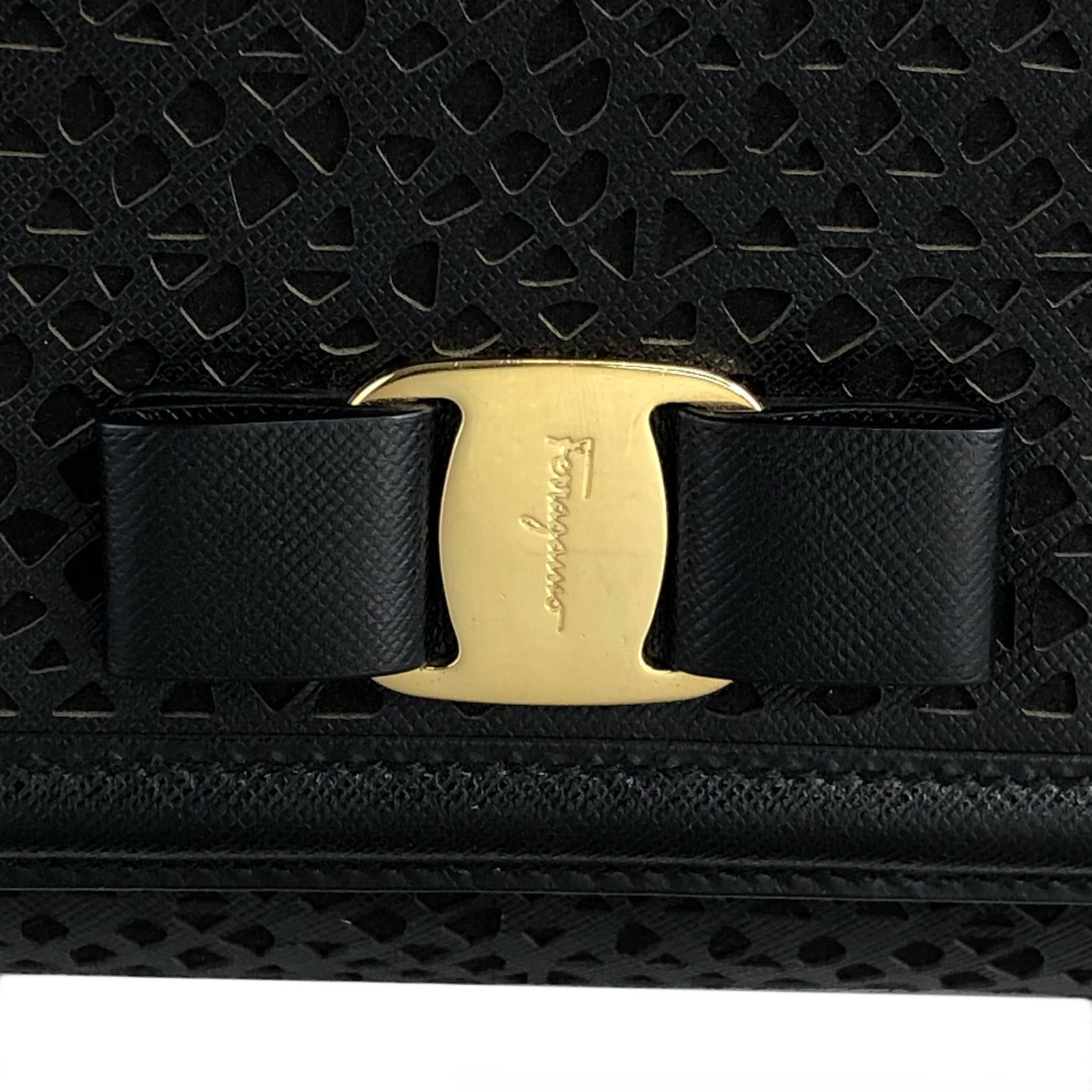 Salvatore Ferragamo サルヴァトーレ フェラガモ ヴァラリボン