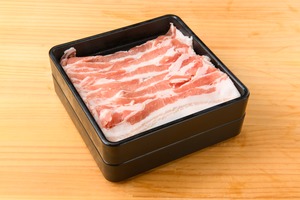 鹿児島直送黒豚豚バラしゃぶしゃぶ肉500ｇ＋特製奈良醤油しゃぶしゃぶ出汁1Lセット