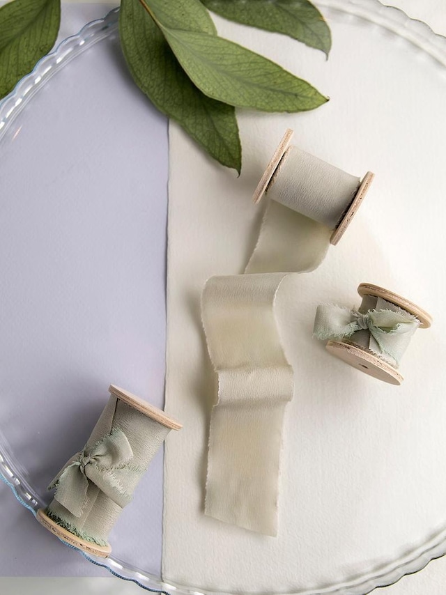 Sage green   Silk  Ribbon（手染め手裂きタイプ）　■木製スプール付　セージグリーン