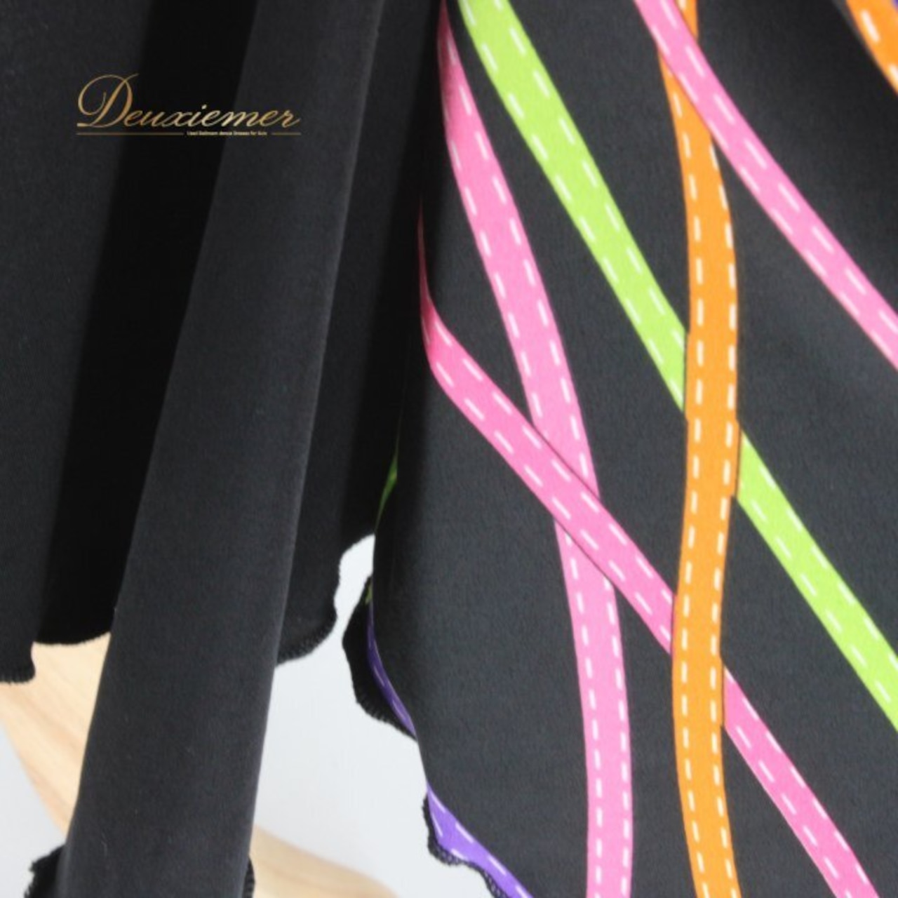 ダンス衣装 社交ダンス レディース レッスンウェア ブラック系 ピンク系 パープル系 ブルー系 グリーン系 イエロー系 オレンジ系 スカート レッスン ステージ衣装 フリンジ風 スカート丈 ミモレ丈風 練習着 ダンス発表会 華やか ブラック 黒 マルチカラー ウエストゴム フレア 切替デザイン 大きく広がる裾 動きやすい ポリエステル ダンスコーデ 社交ダンススカート ラテン モダン 競技 フィット感 伸縮 ストレッチ 柄ラインカラフル 裾広がり 裾フレア 衣装 女子 カラフル スリム見え 黒ベース