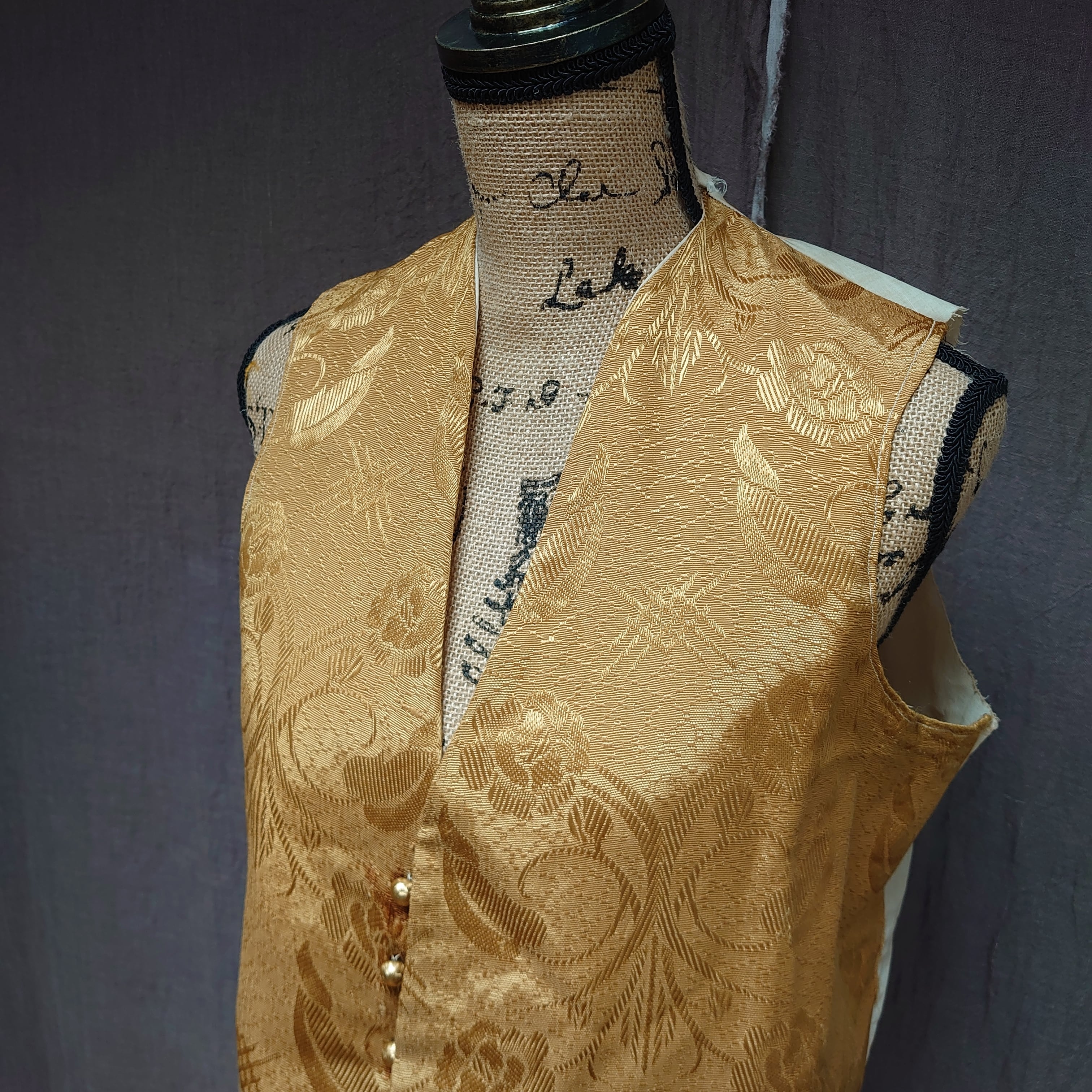 アンティーク　絹のベスト　民族衣装