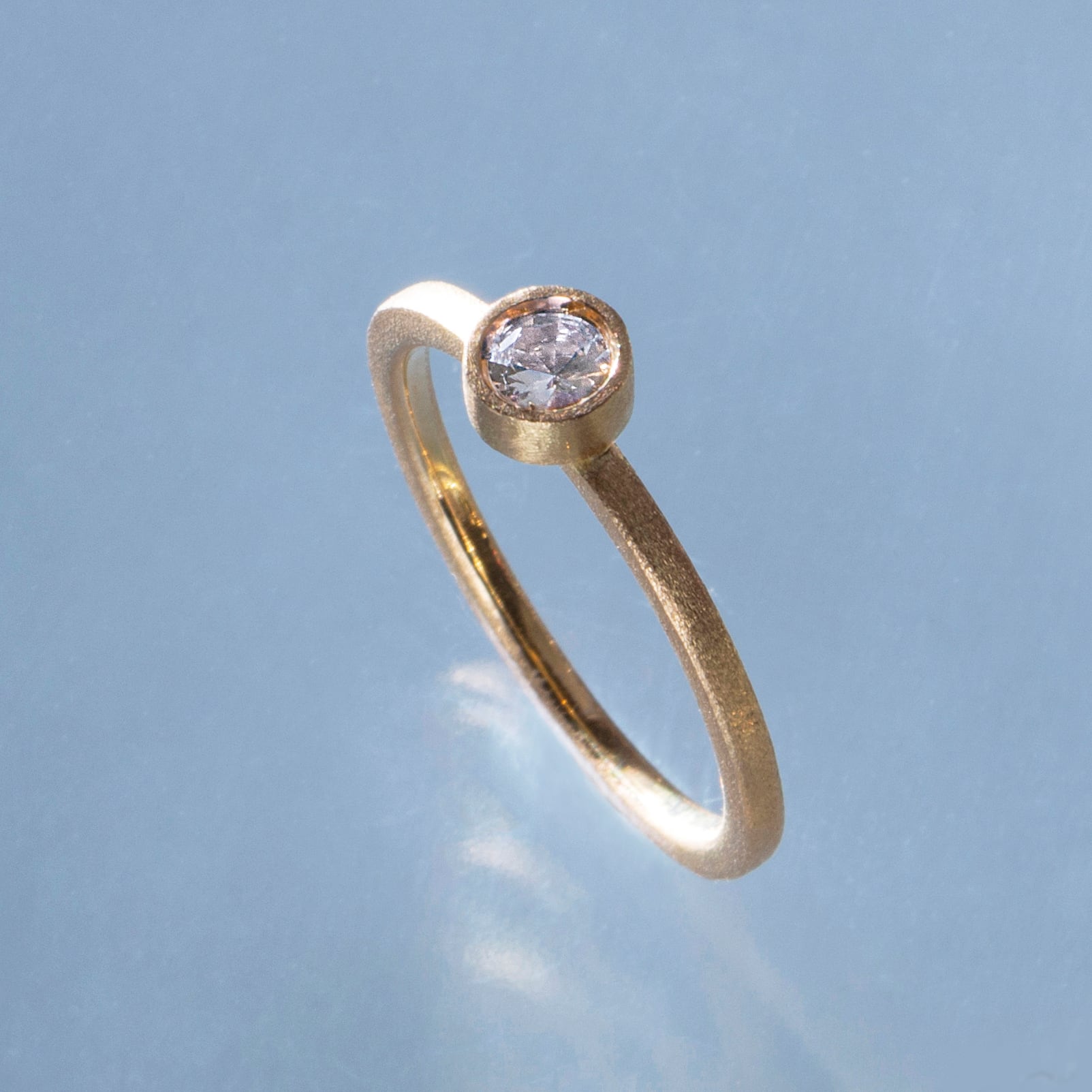 M JEWELRY K18YG ホワイトサファイヤ リング