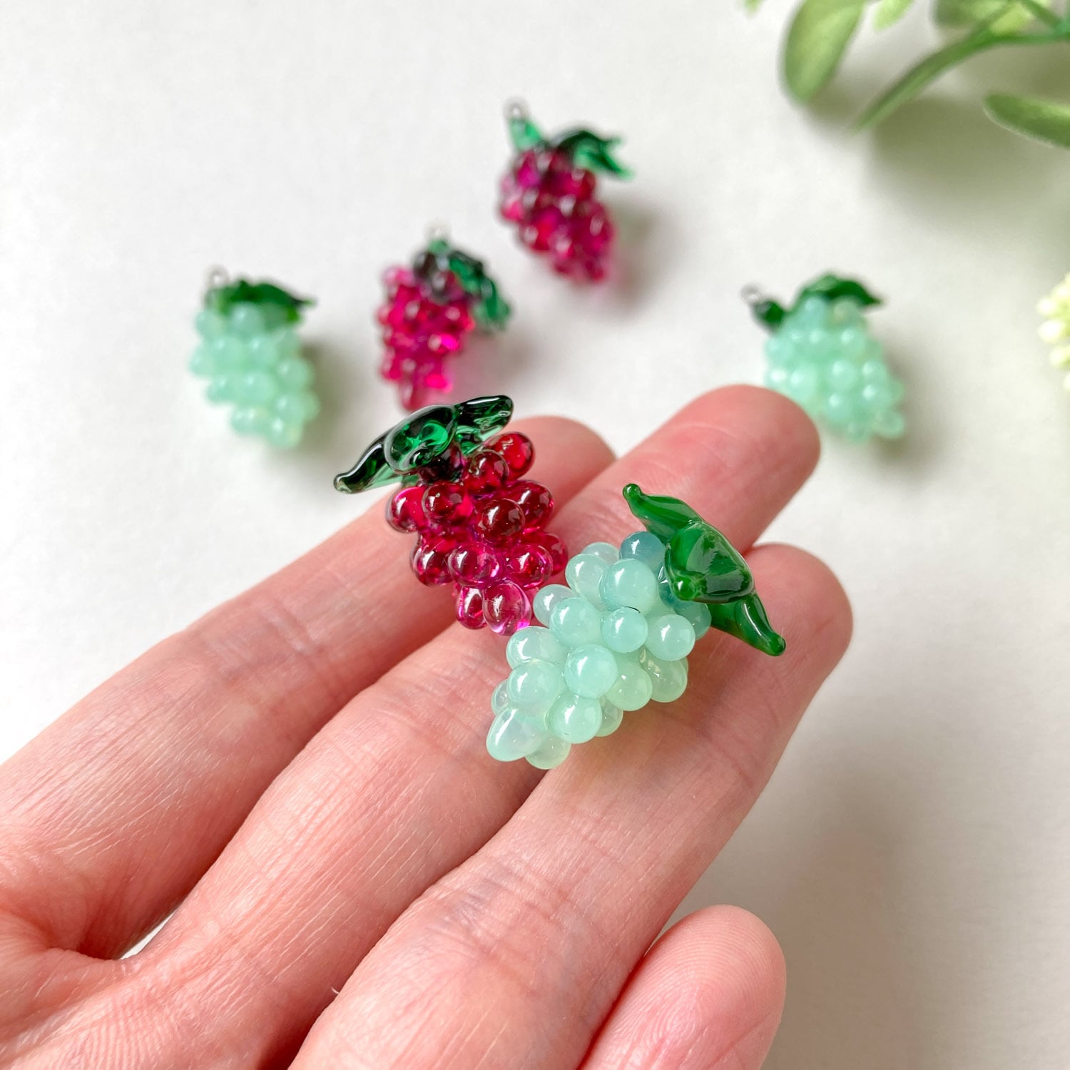 葡萄のチェコガラスチャーム | Dua-アクセサリーパーツショップ