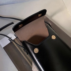 カジュアルなコーディネートにぴったりウエストバッグ　AC002