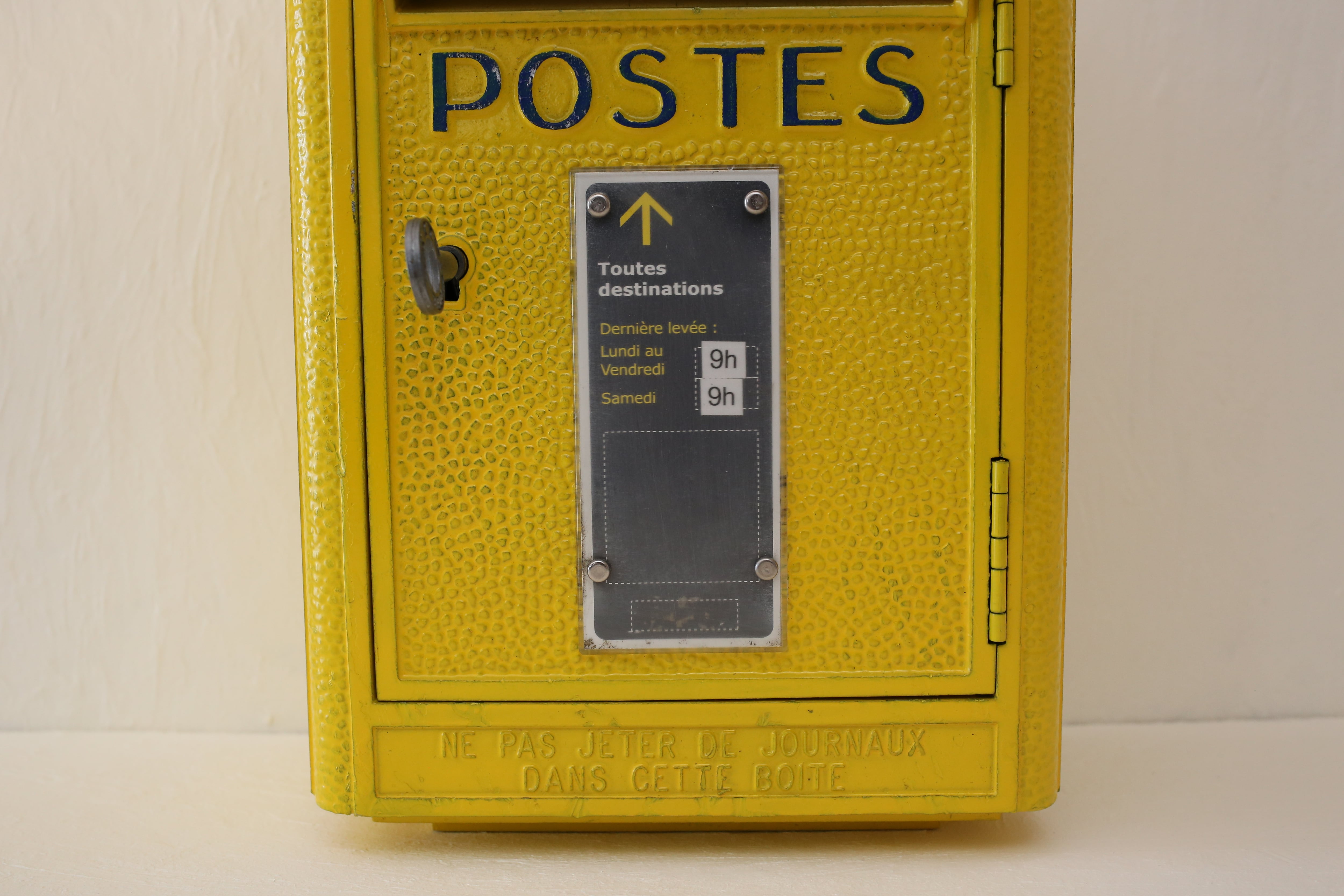 フランス 郵便局 LA POSTE ポスト | EMUPARIS