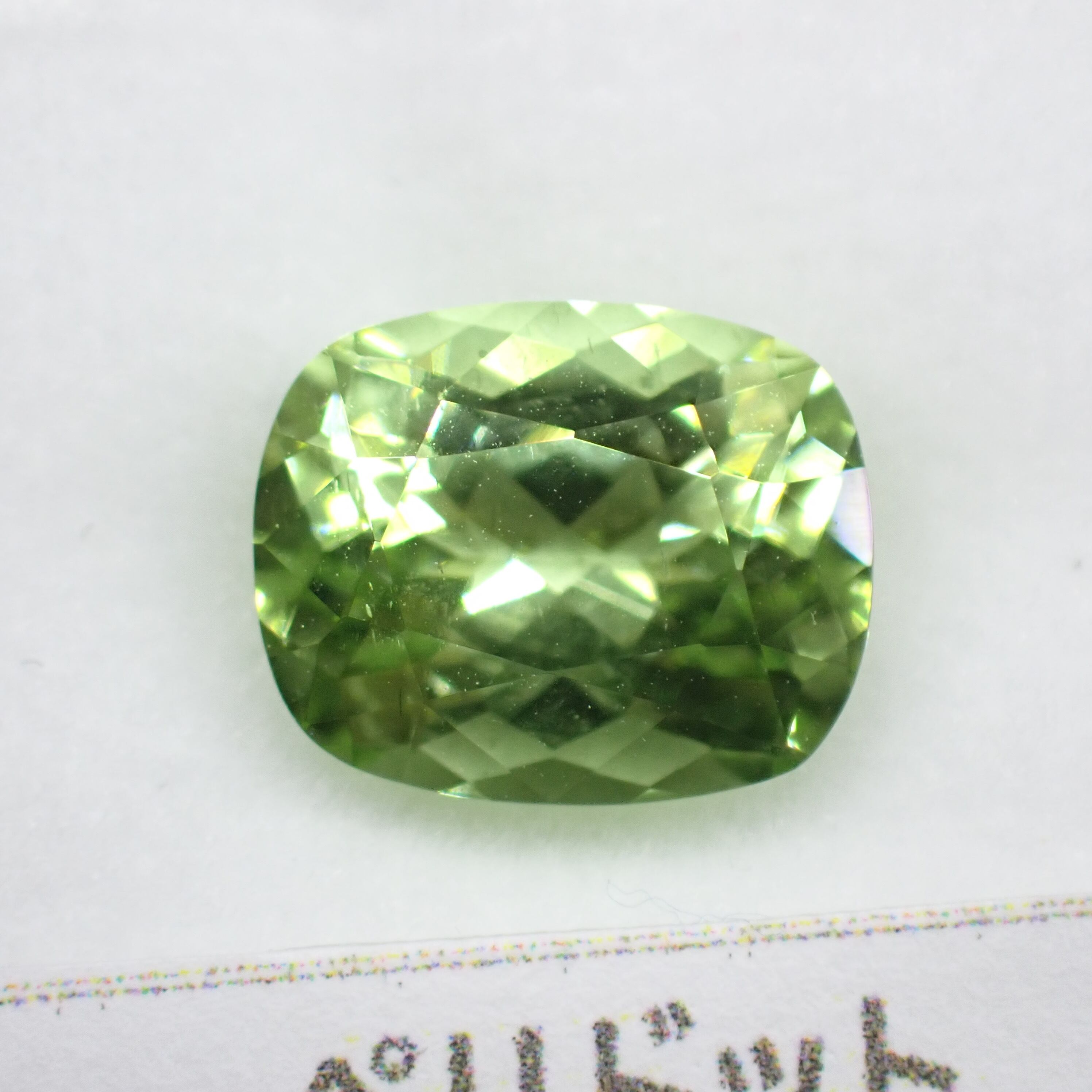 ミャンマー産！青みグリーンのペリドット 1.955ct | 宝石ルース販売 