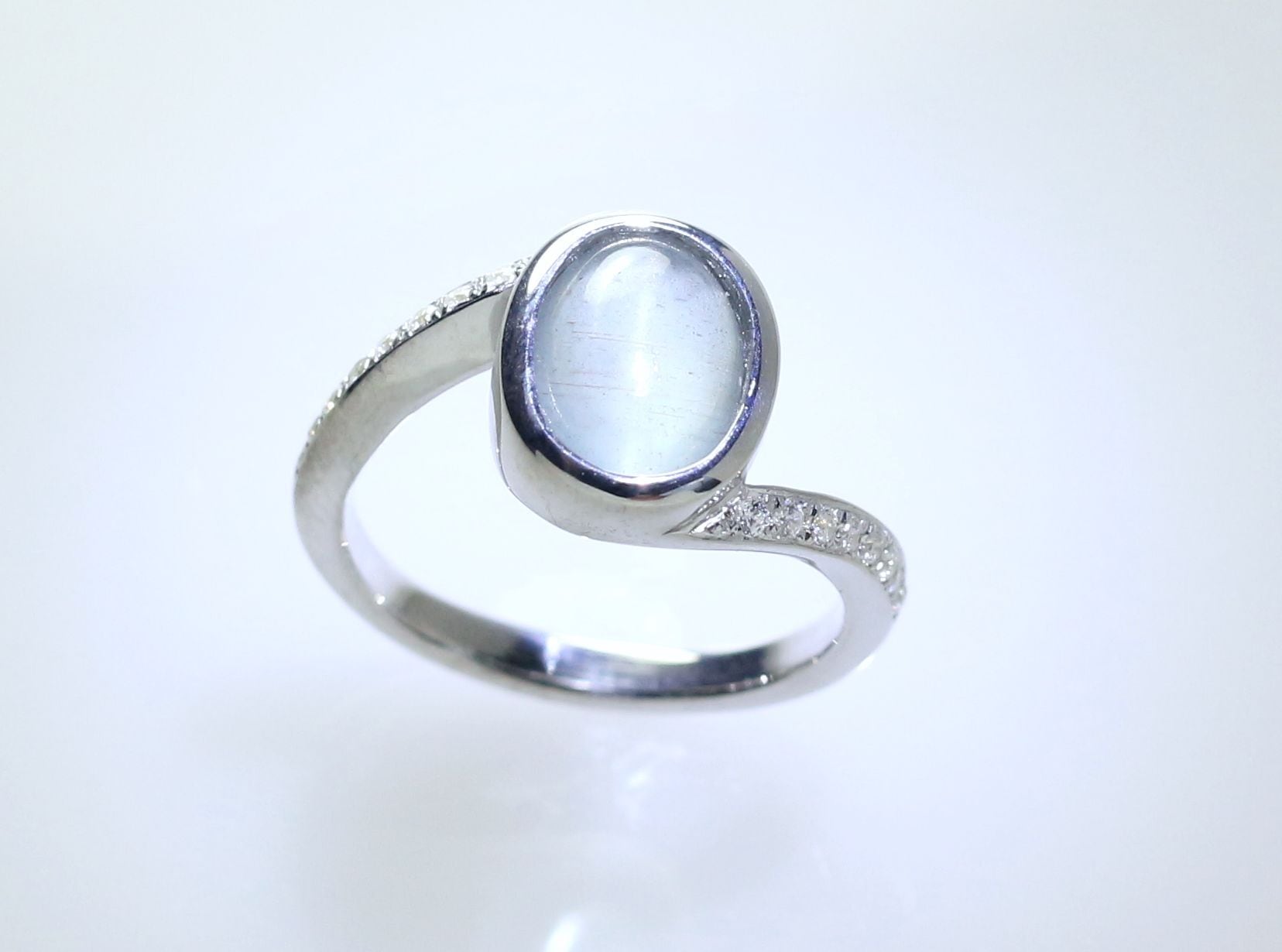 Pt900 ミルキーアクアマリン・キャッツアイリング　1.68ct | Atelier Ozaki powered by BASE