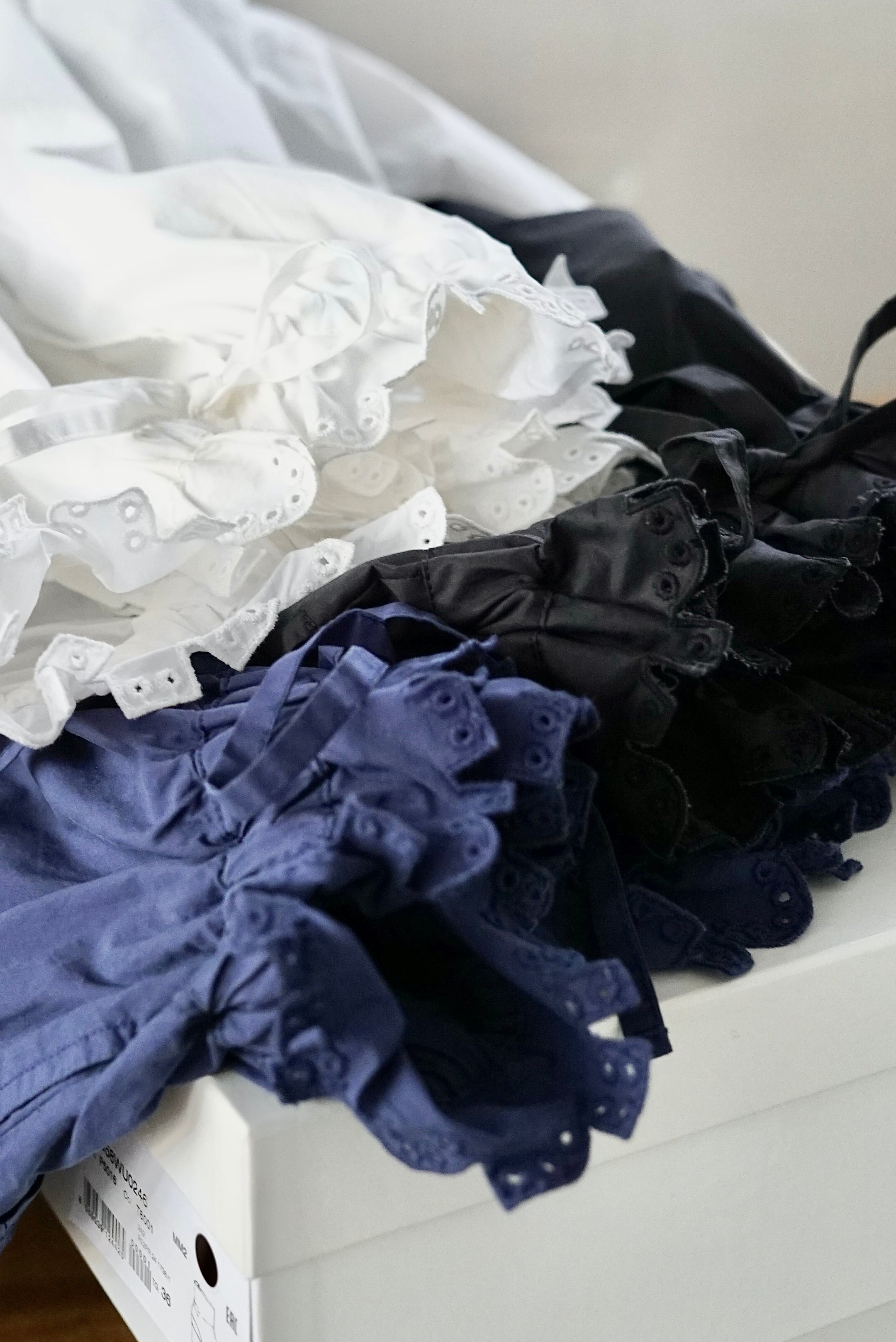 JUN MIKAMI / CUT RUFFLE PANTS (WHITE, NAVY, BLACK) | JUQUI Online