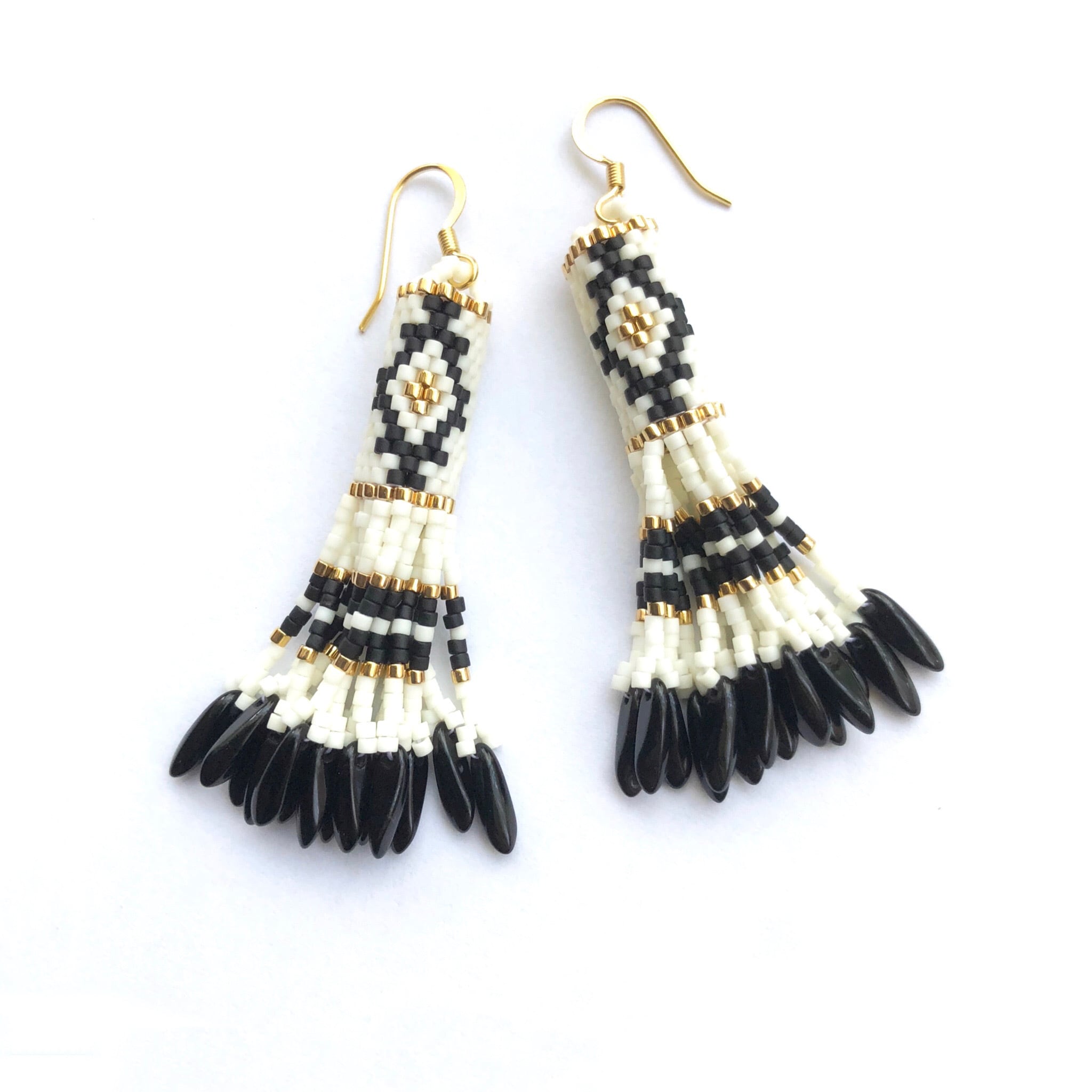 ネイティブ フリンジピアス/イヤリング【White】 | okika