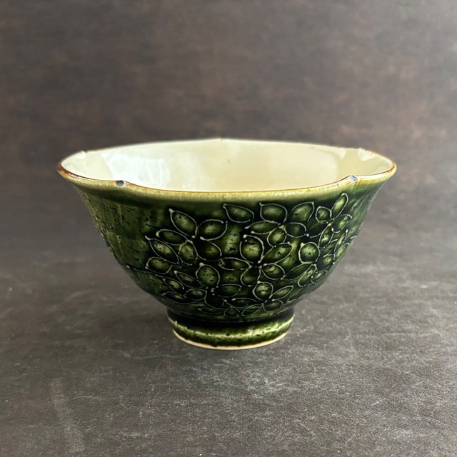 土和のルリエフ　織部お花形ご飯茶碗