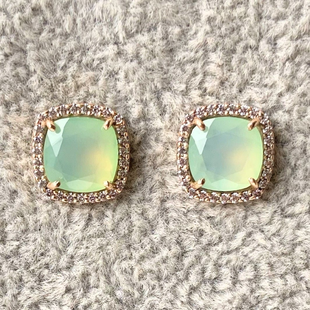 ☆送料無料☆Atelier Mon(アトリエモン)スタッドピアス〈グリーンカルセドニー、ジルコニア〉インドジュエリー