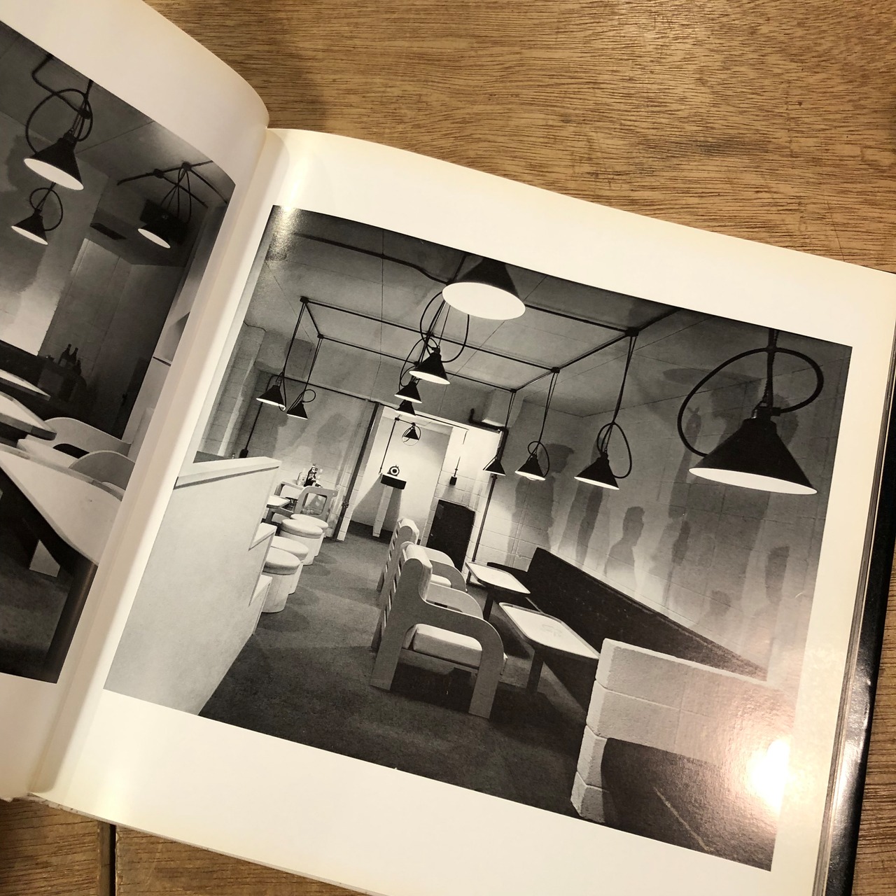 倉俣史朗の仕事 / The Works of Shiro Kuramata 1967-1974 ※カバキレ 