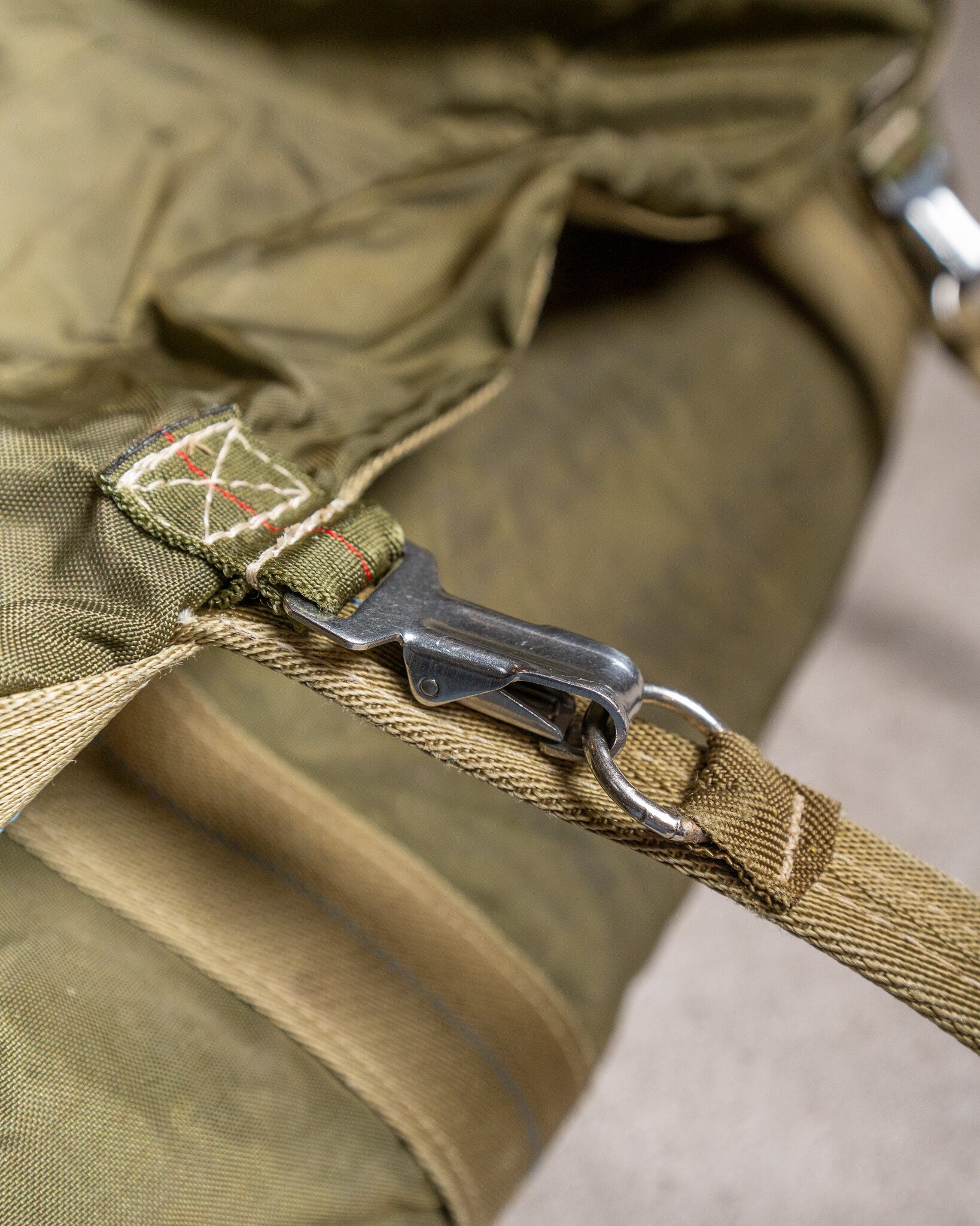 リュック バックパック オリーブ ナイロン パラシュートタイプ バッグ