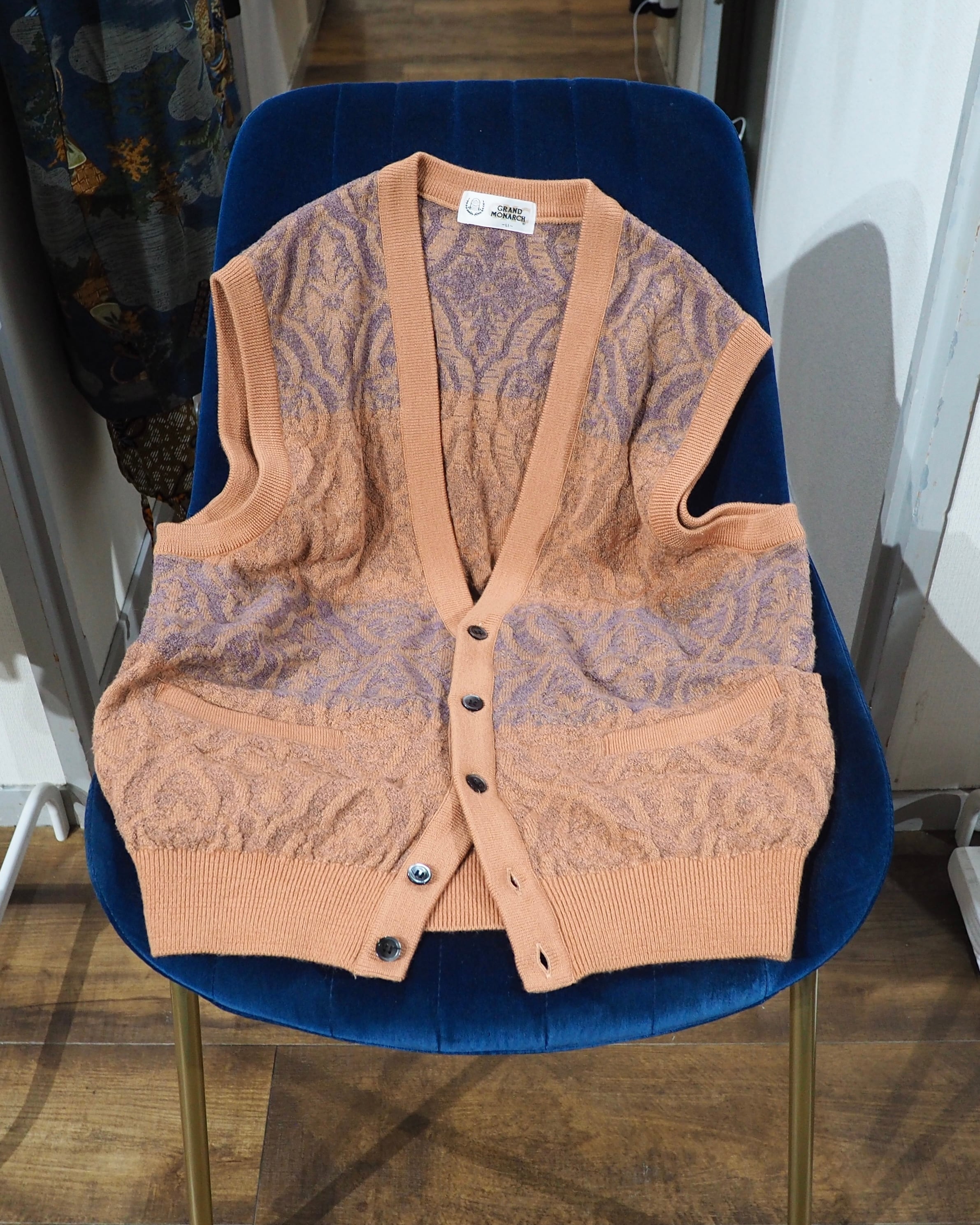 1990s Bewitching Damask pattern Weaving vintage Knit vest