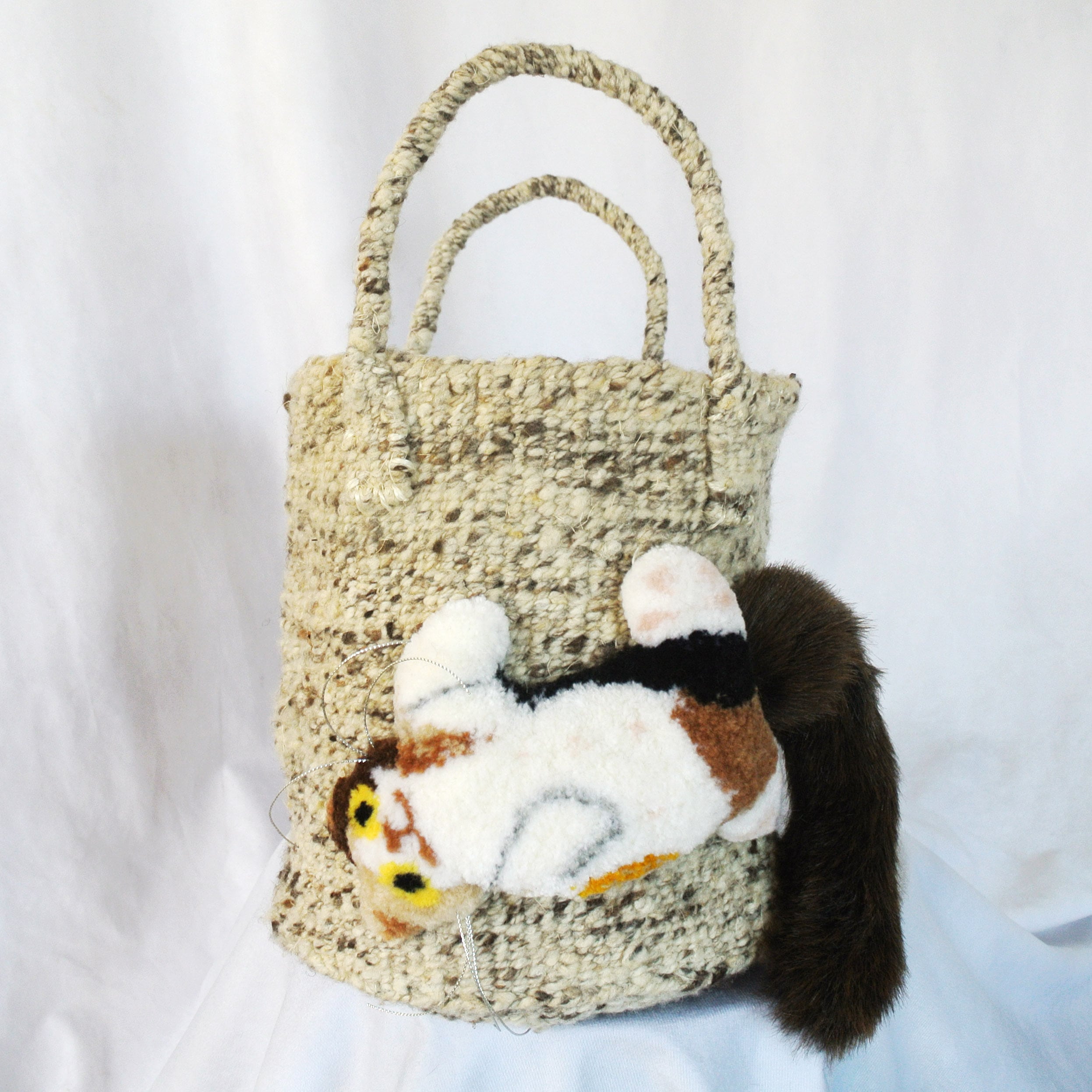 CAT IN DA HOUSE! ON LINE STORE