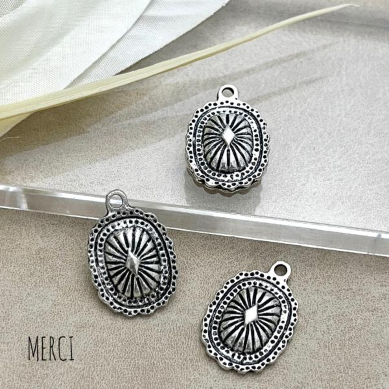 【2個】オーバールコンチョチャーム/