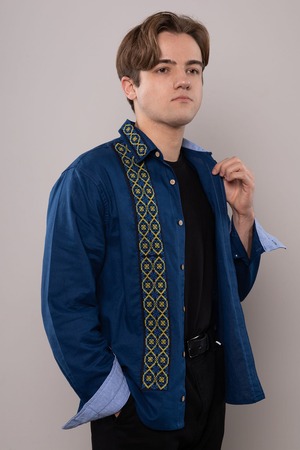 ウクライナ刺繍ヴィシヴァンカ　クロスステッチ手刺繍　M-Lサイズ　メンズ