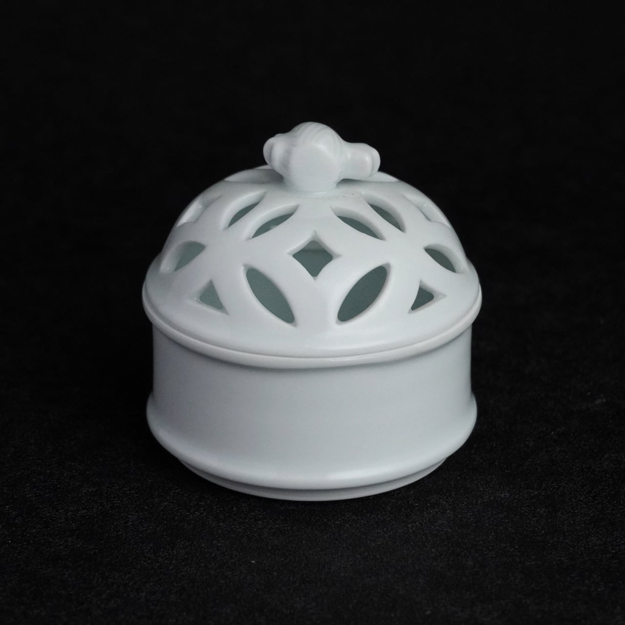 鳳山 白磁 透かし彫 香炉 肥前 有田 細密彫刻 f73 鳳山 白磁 透かし彫