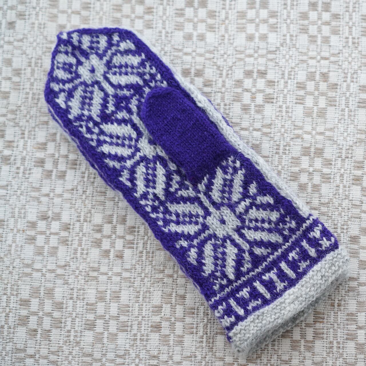 ラトビアの手編みのミトン　4