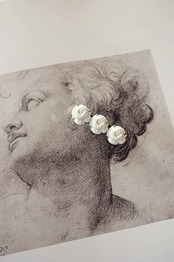 フランス  三人の白薔薇とブローチ アンティーク