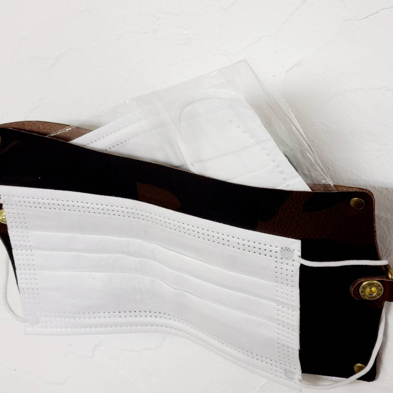 レザーマスクカバーMEN小(キャメル)【HASAMU】迷彩PVC仕様 dragonfactory