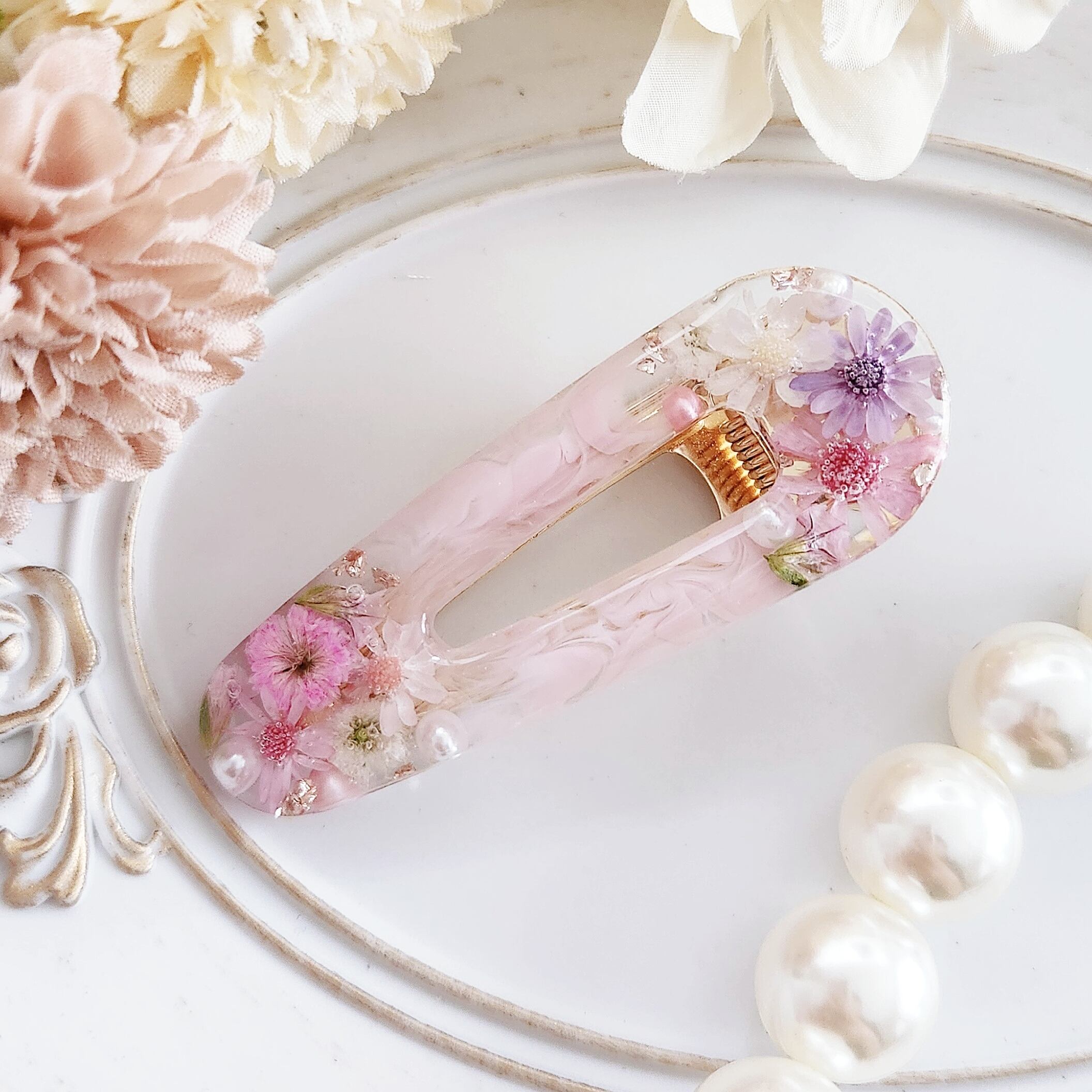 ドライフラワーとパールのパステルカラーヘアクリップ(ピンク)/トライアングル