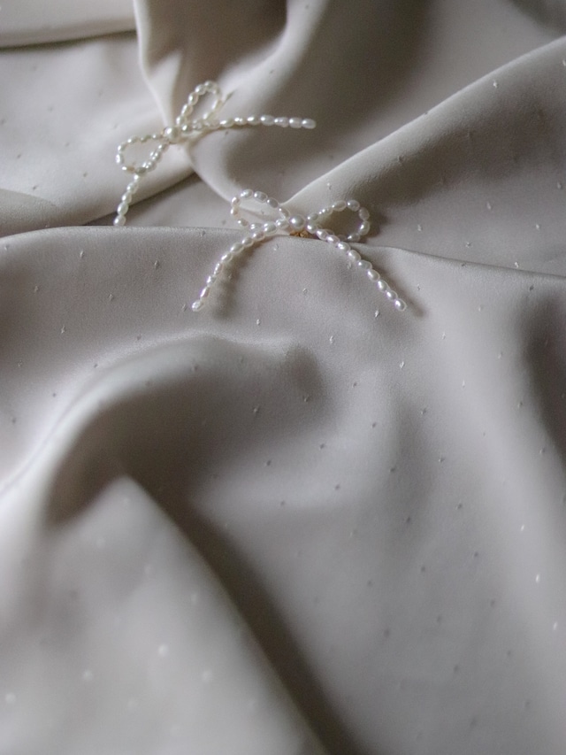 pearl × ribbon accessory
