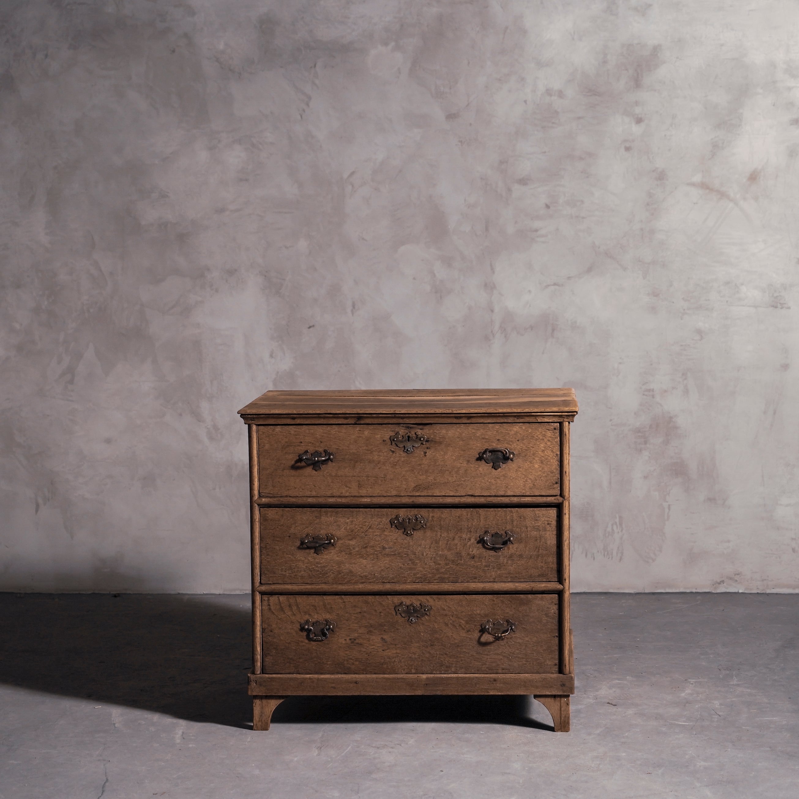 チェスト/ドロワー/アンティーク家具/フランス家具/収納/インテリア/剥離家具/空間装飾/サイドチェスト/引き出し