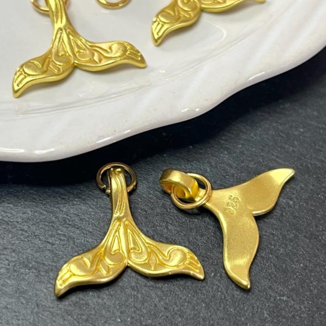 ホエールテールゴールドデザインチャーム/ハワイアン