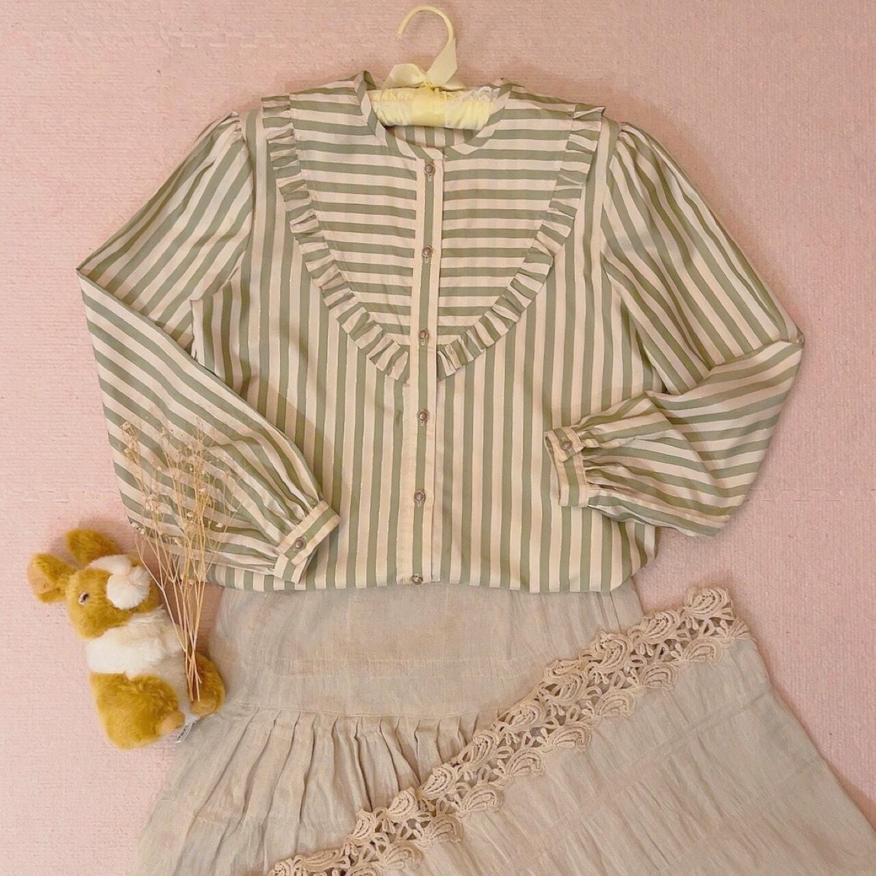 melon gold line stripe frill blouse