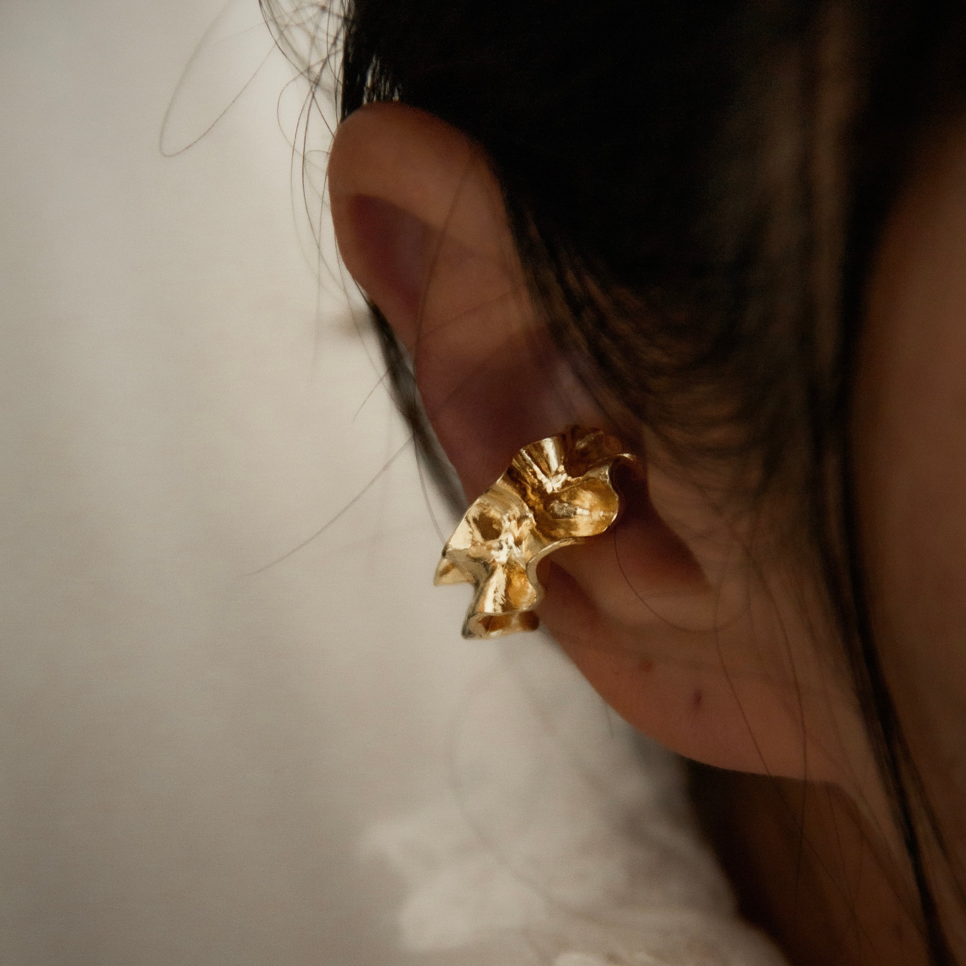 fold イヤーカフ(ゴールド)